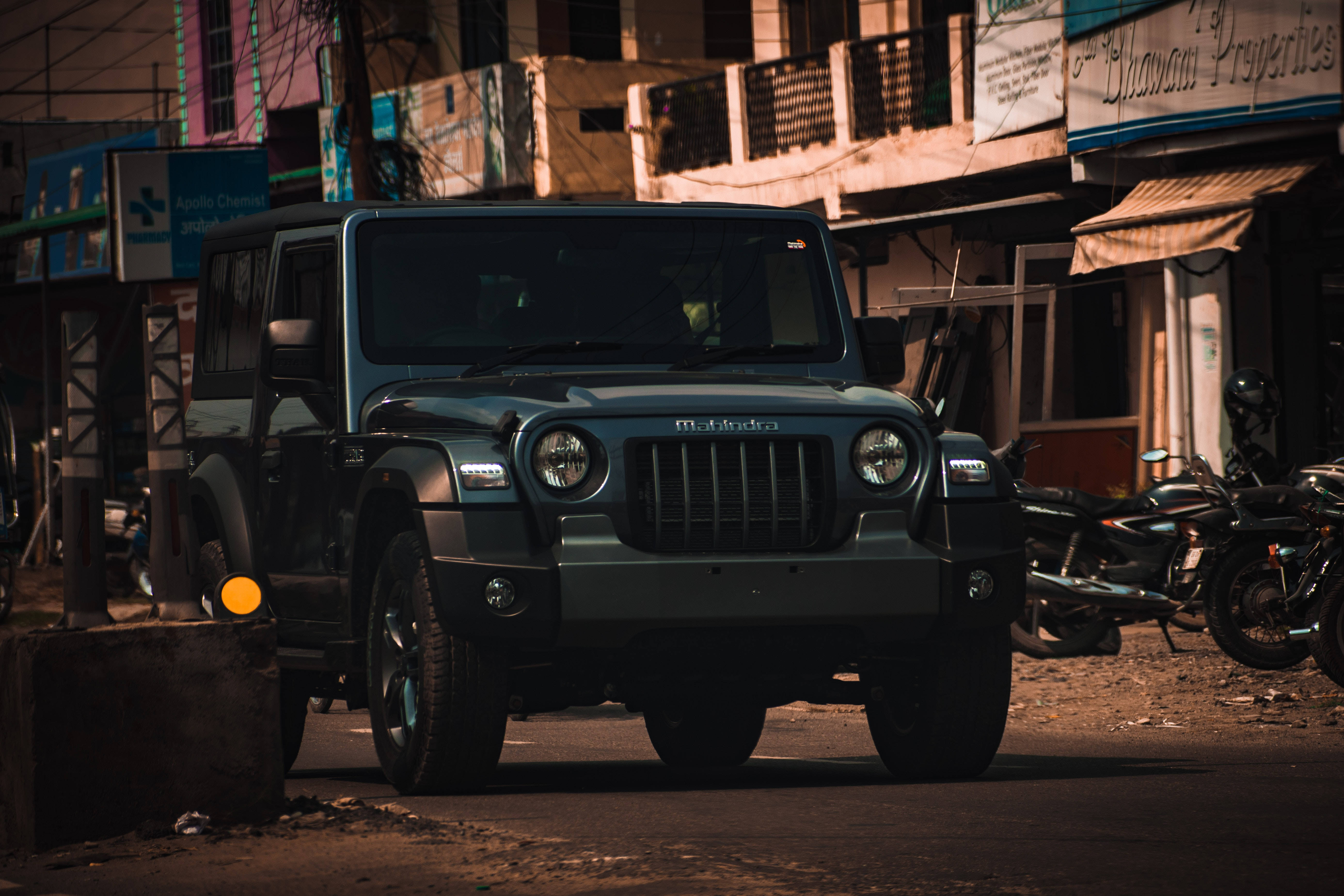 Mat Swart Mahindra Thar 4K Muurpapier