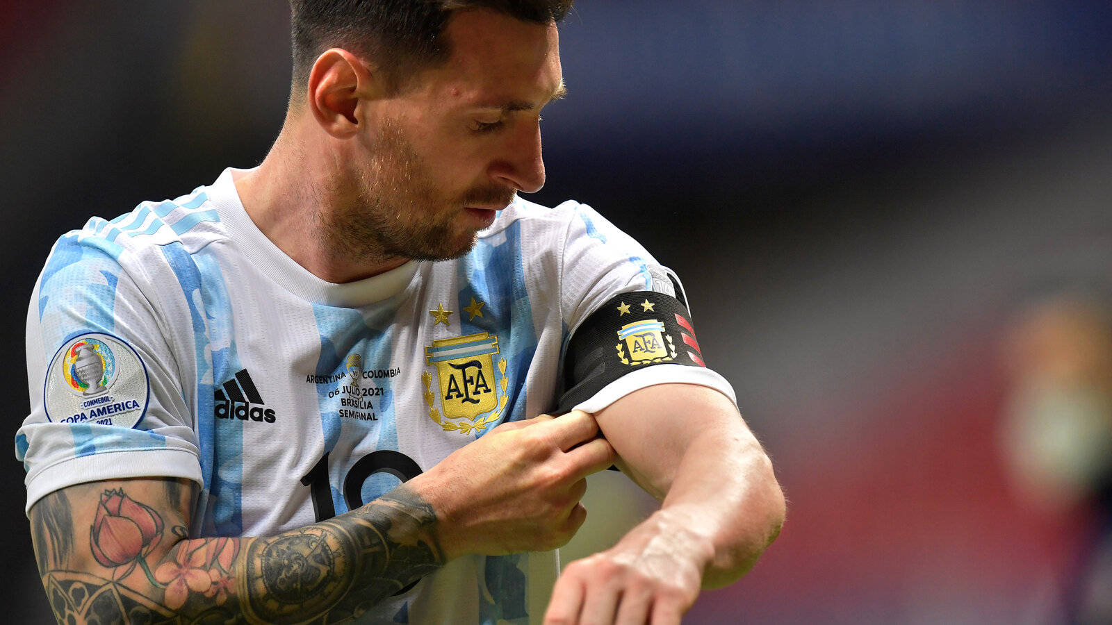 Messi 2021 Kaptein se Armband Muurpapier