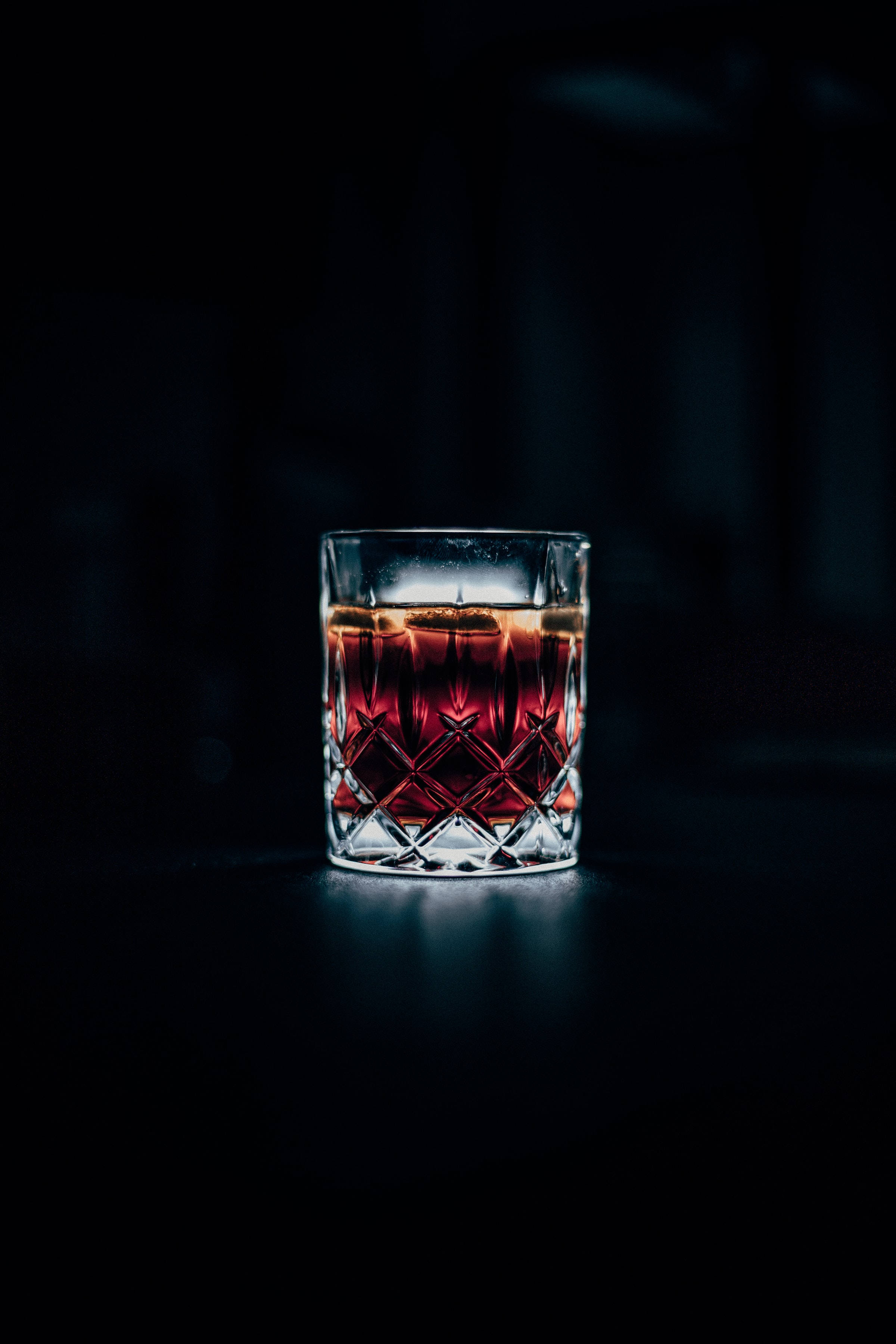 Minimalistiese Glas Whisky Muurpapier