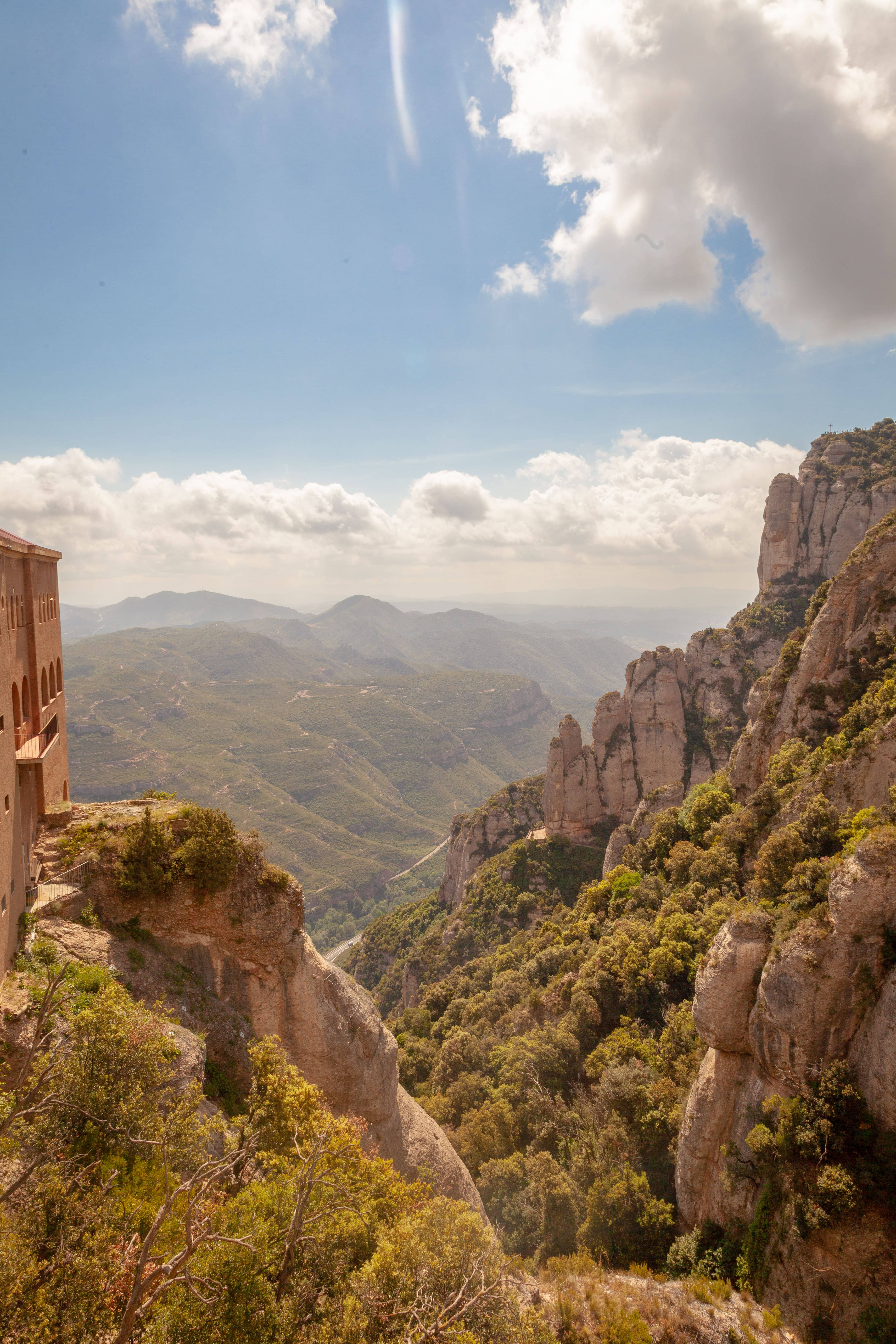 Montserrat-bosberge Muurpapier
