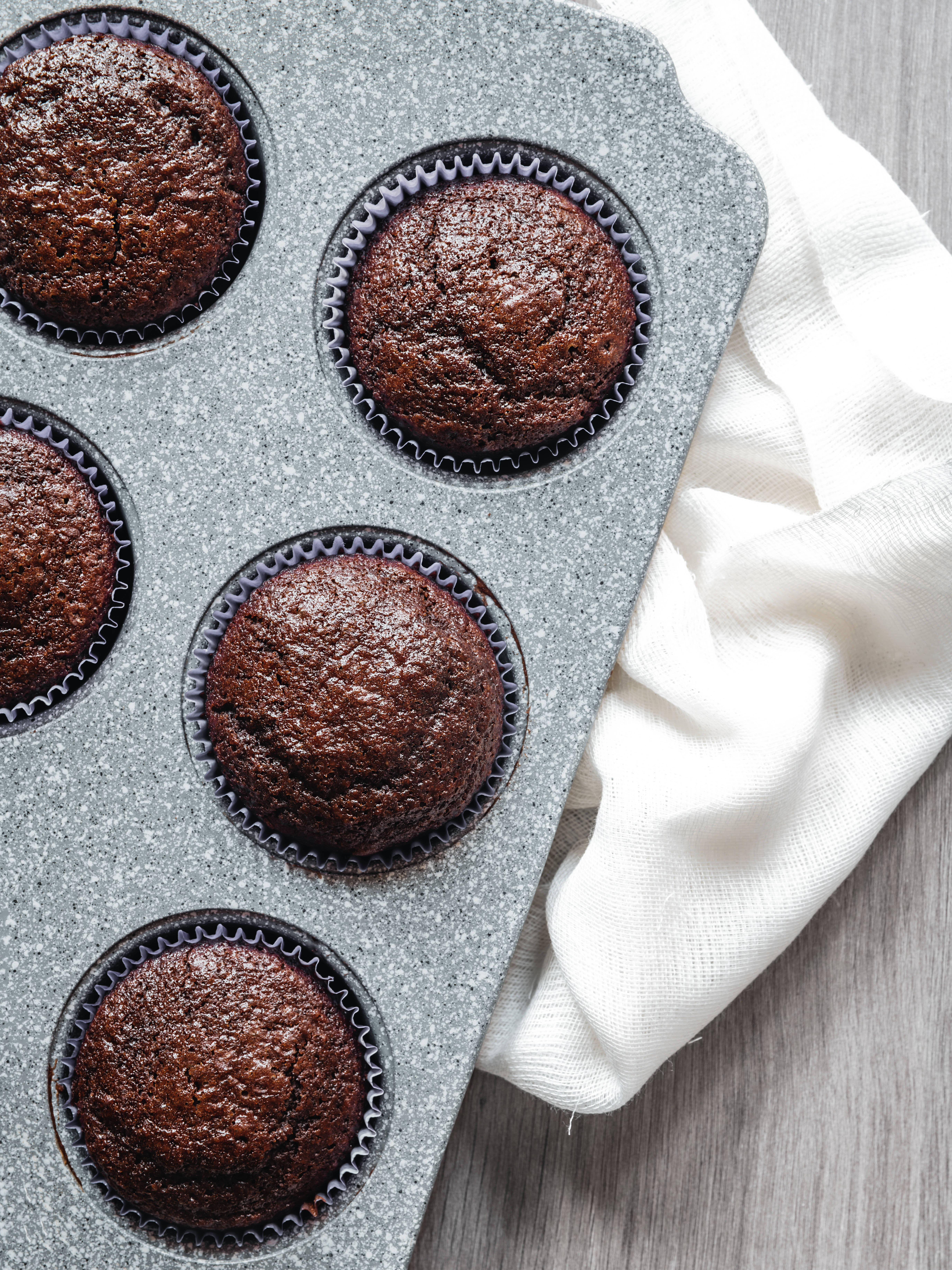 Muffins in Grys Skinkbord Muurpapier