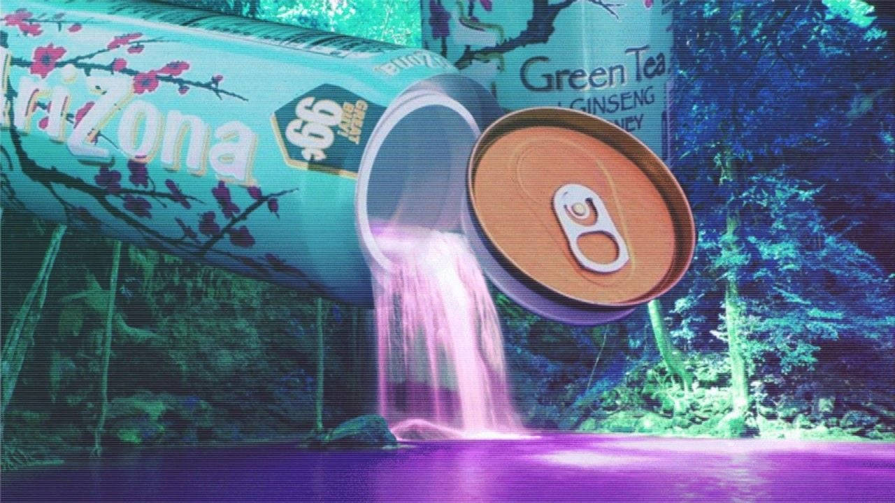 'n blikkie groen tee met 'n waterval wat daaroor vloei Muurpapier