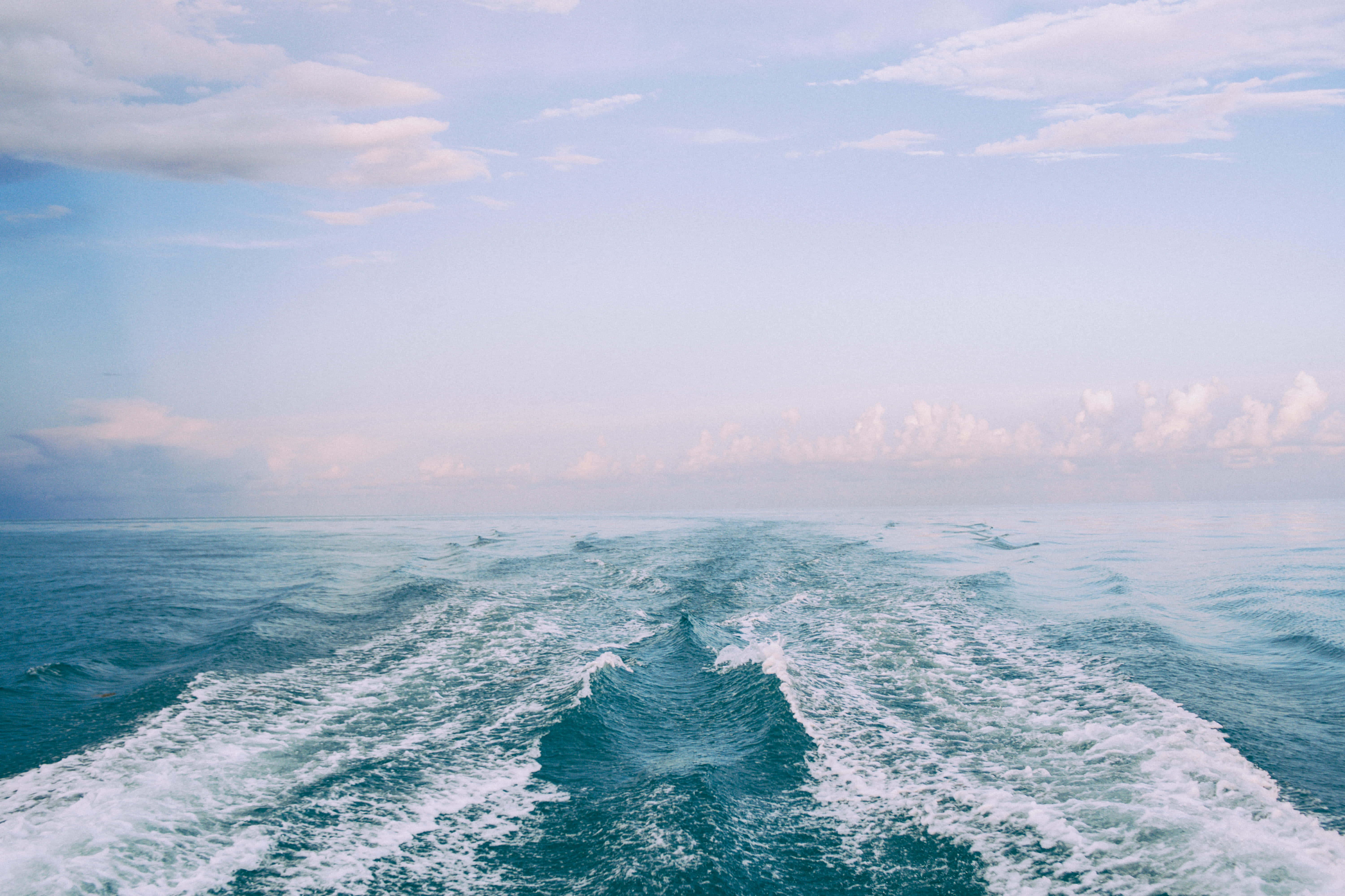 'n boot in die see Muurpapier
