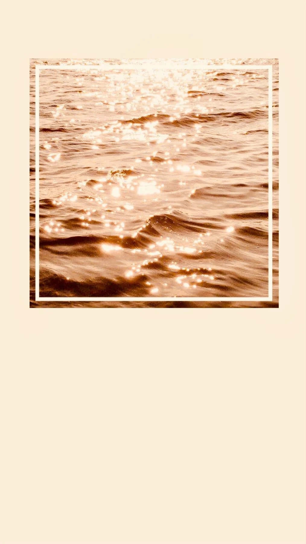 'n Foto van 'n sonsondergang oor water Muurpapier