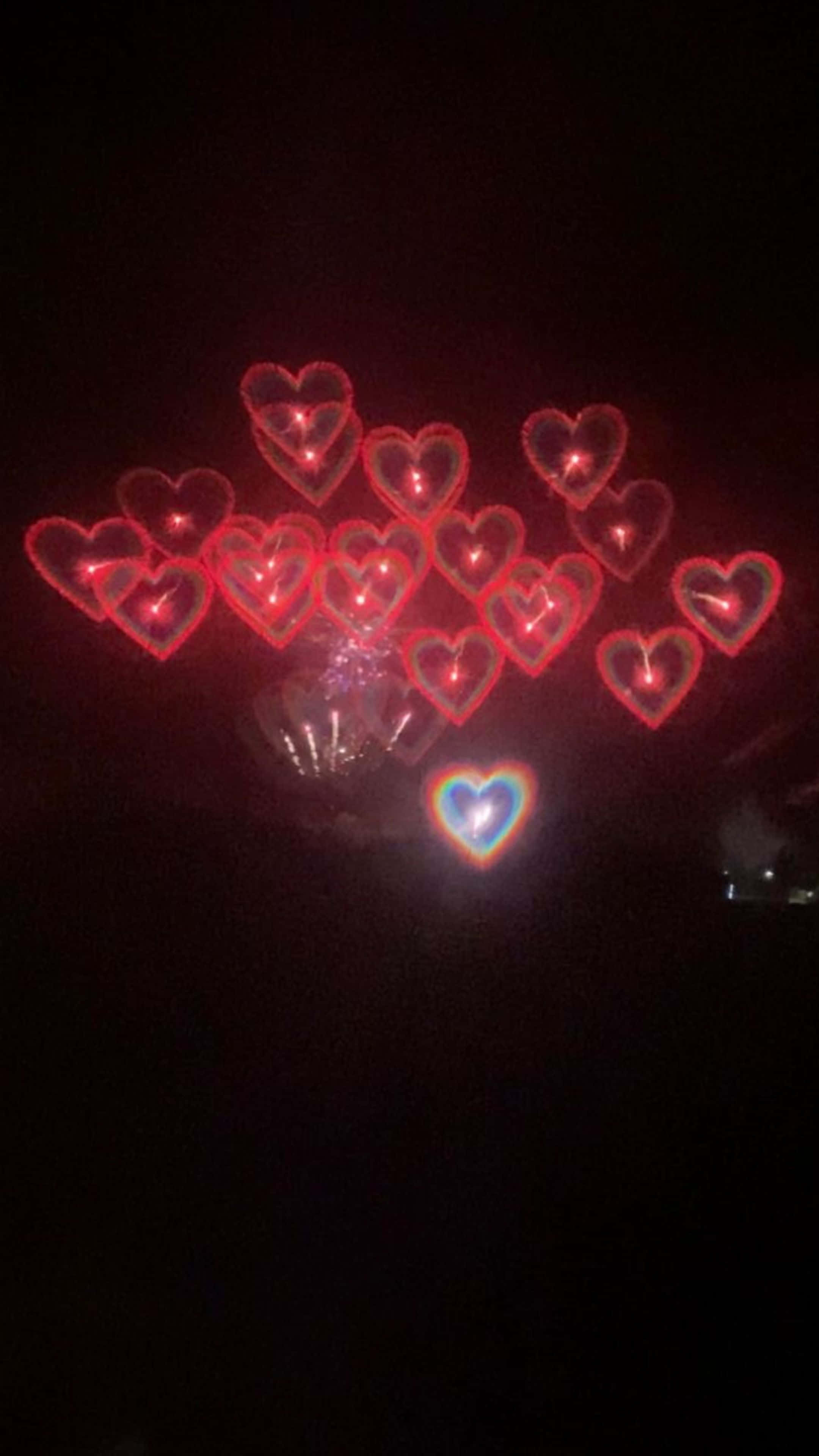 'n Hartvormige vuurwerk in die donker Muurpapier