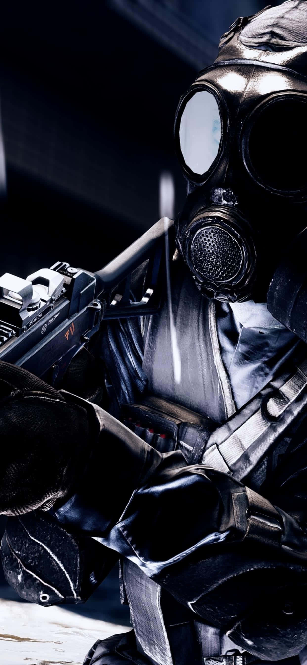 'n man in 'n gasmasker wat 'n geweer vashou Muurpapier
