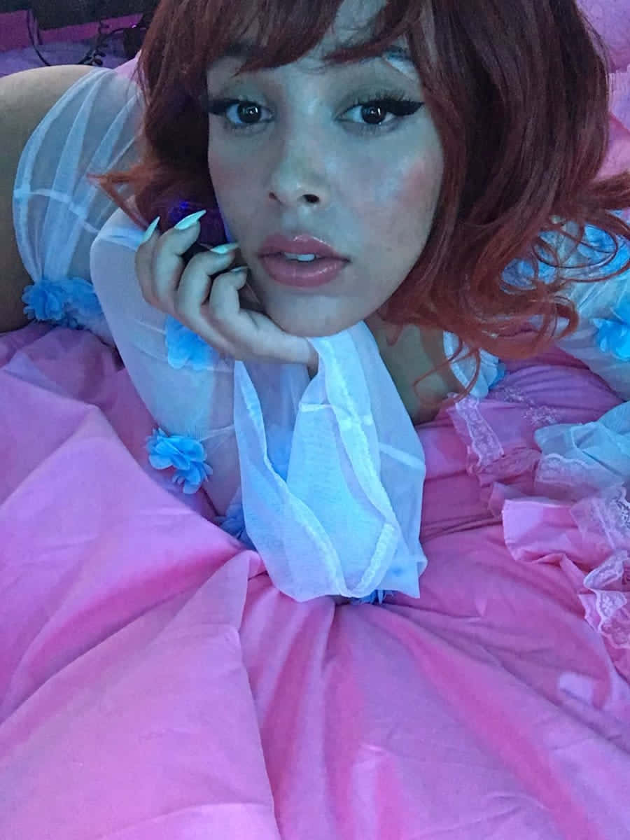 'n Portret van Doja Cat, 'n nuwe gesig in die musiekbedryf Muurpapier