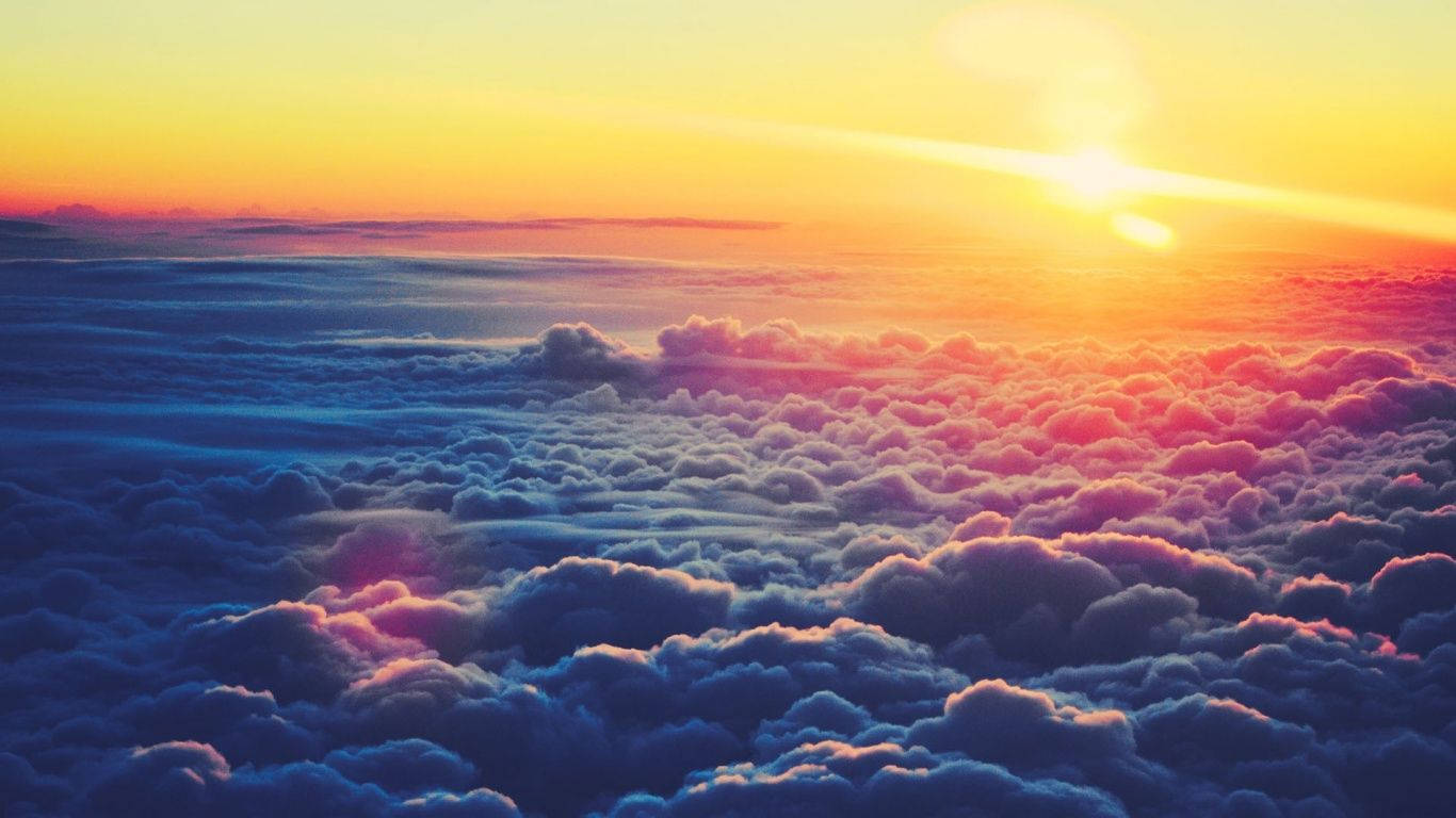 'n Pragtige sonnige oggenduitsig bo die wolke Muurpapier