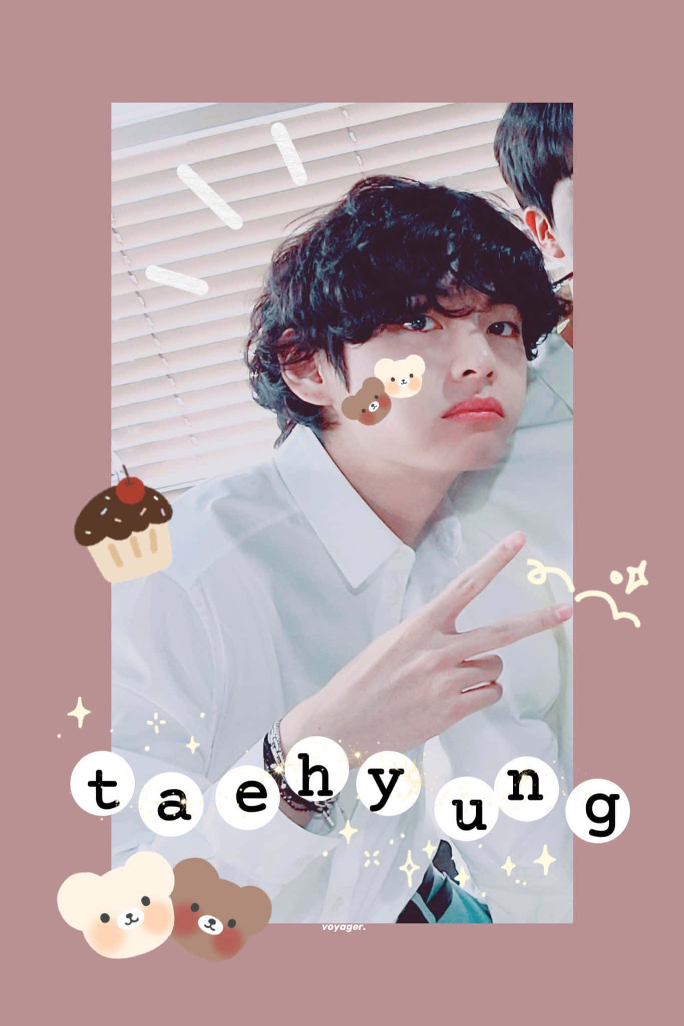'n prent van twee mense met die woorde taehyung Muurpapier