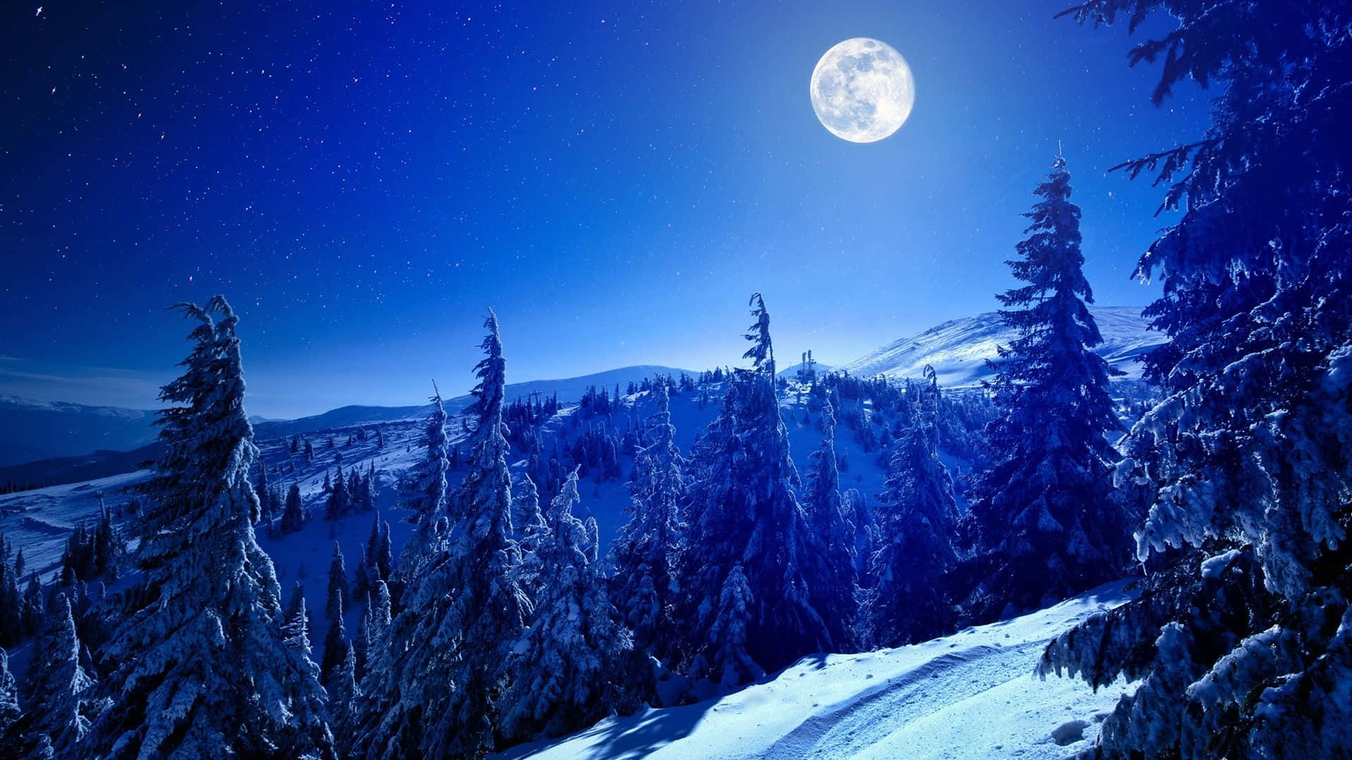 'n sneeubedekte berg met 'n volmaan Muurpapier