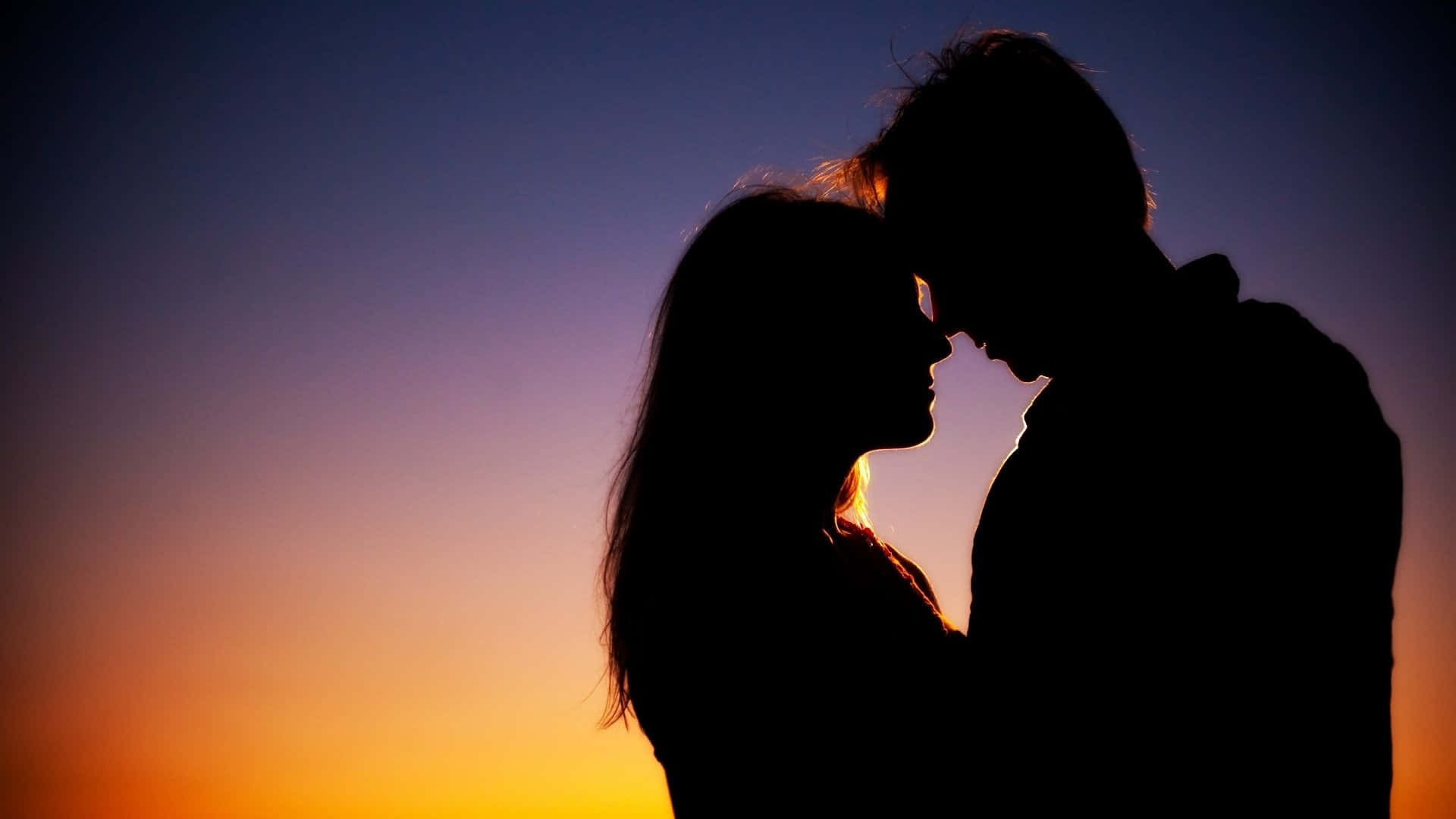 "'n Spesiale oomblik van romantiese liefde gedeel tussen twee siele." Muurpapier