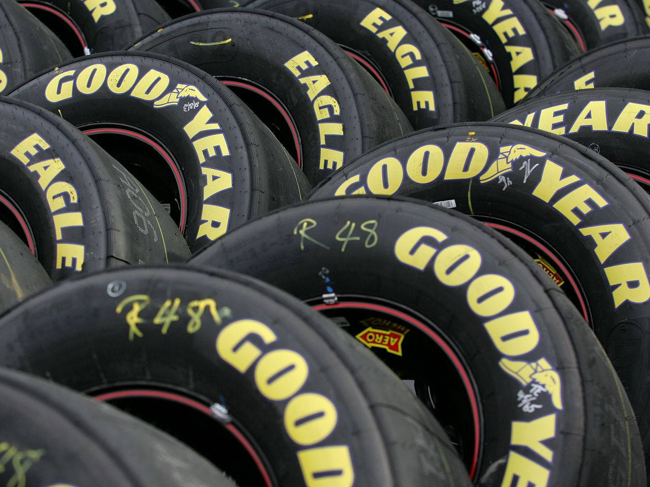 'n Versameling Goodyear Swart Bande