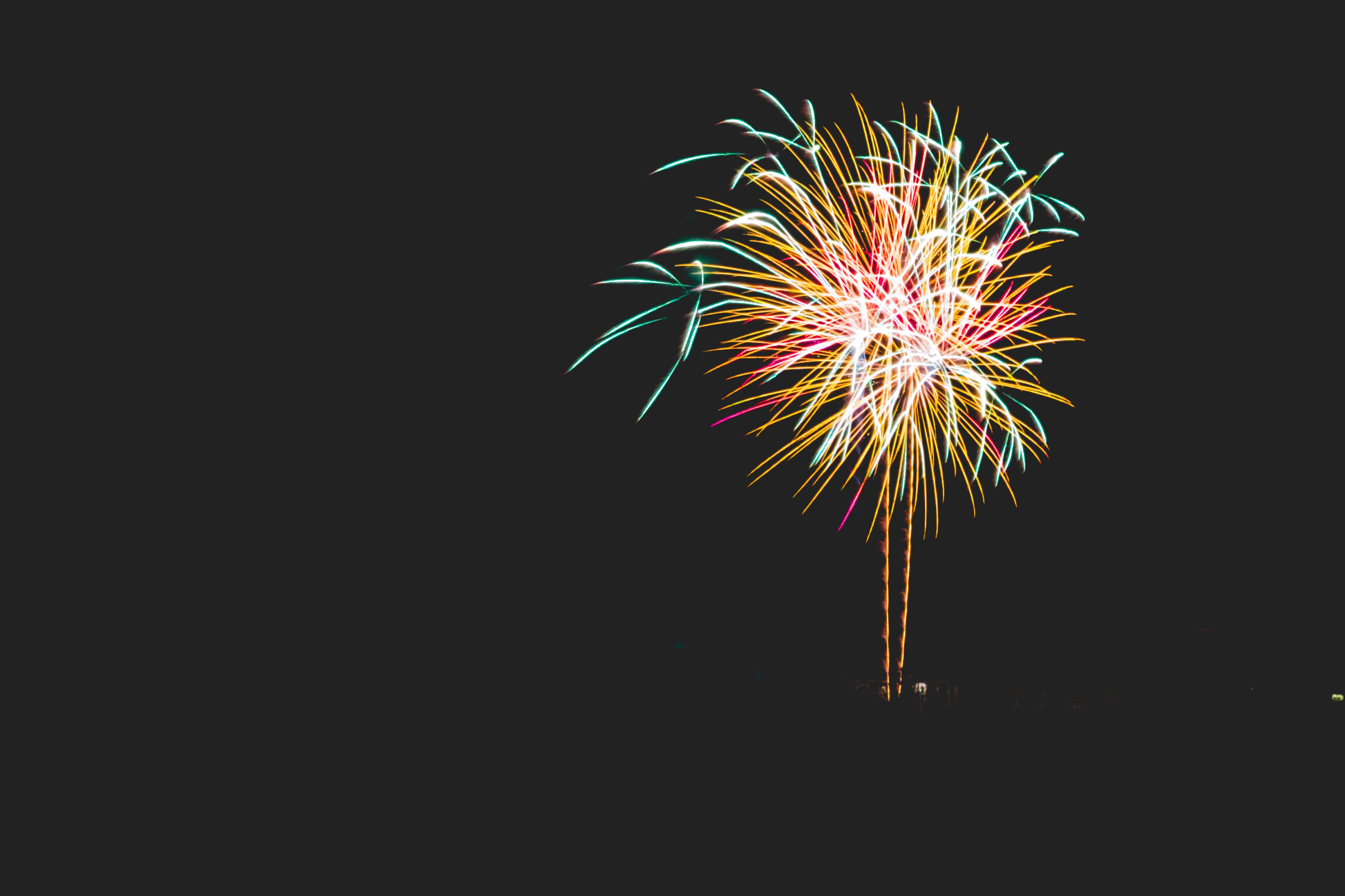 'n vuurwerk in die lug Muurpapier