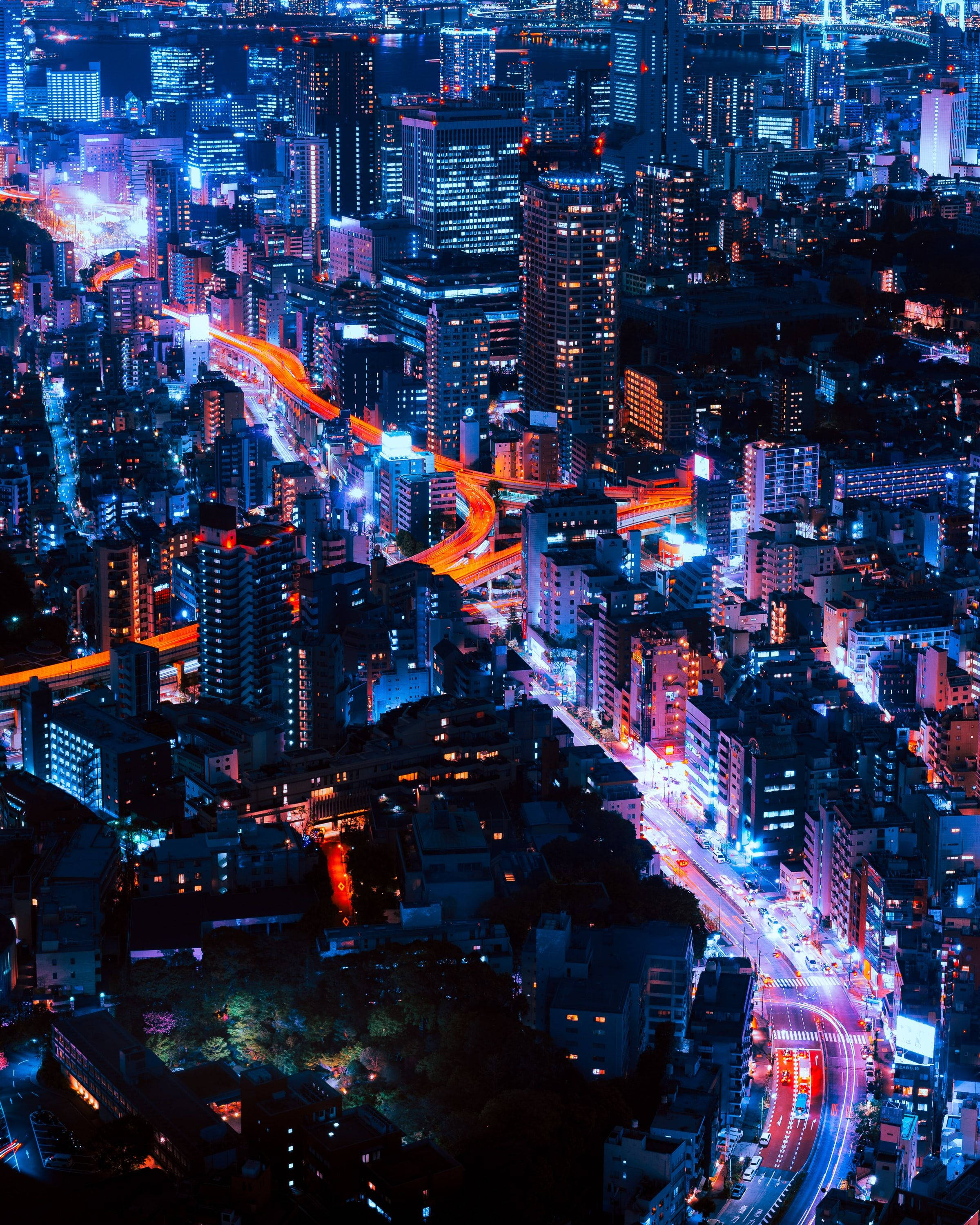 Nagtelike Gloeiende Tokio Stad Panorama Muurpapier