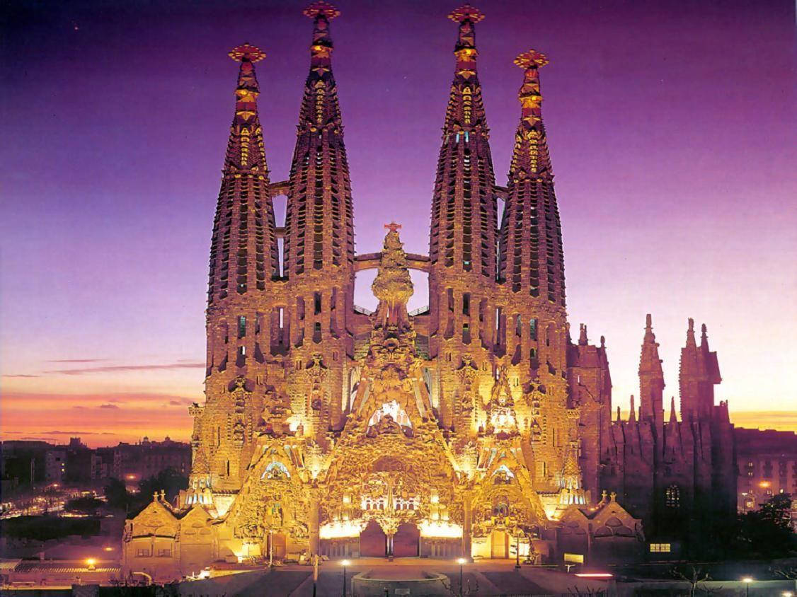 Nagtelike Sagrada Familia met Pers Lug Muurpapier