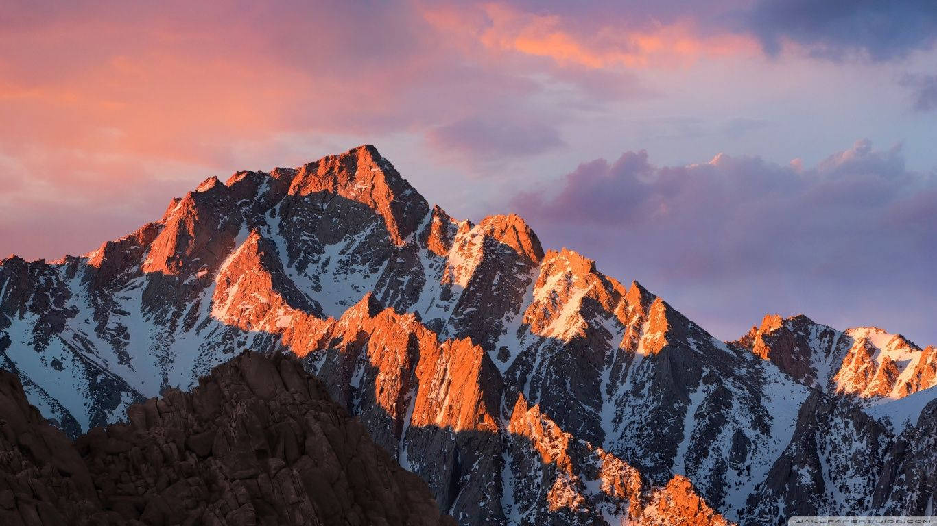 Natuur se Glorie – 'n Berg Sondondergang Muurpapier