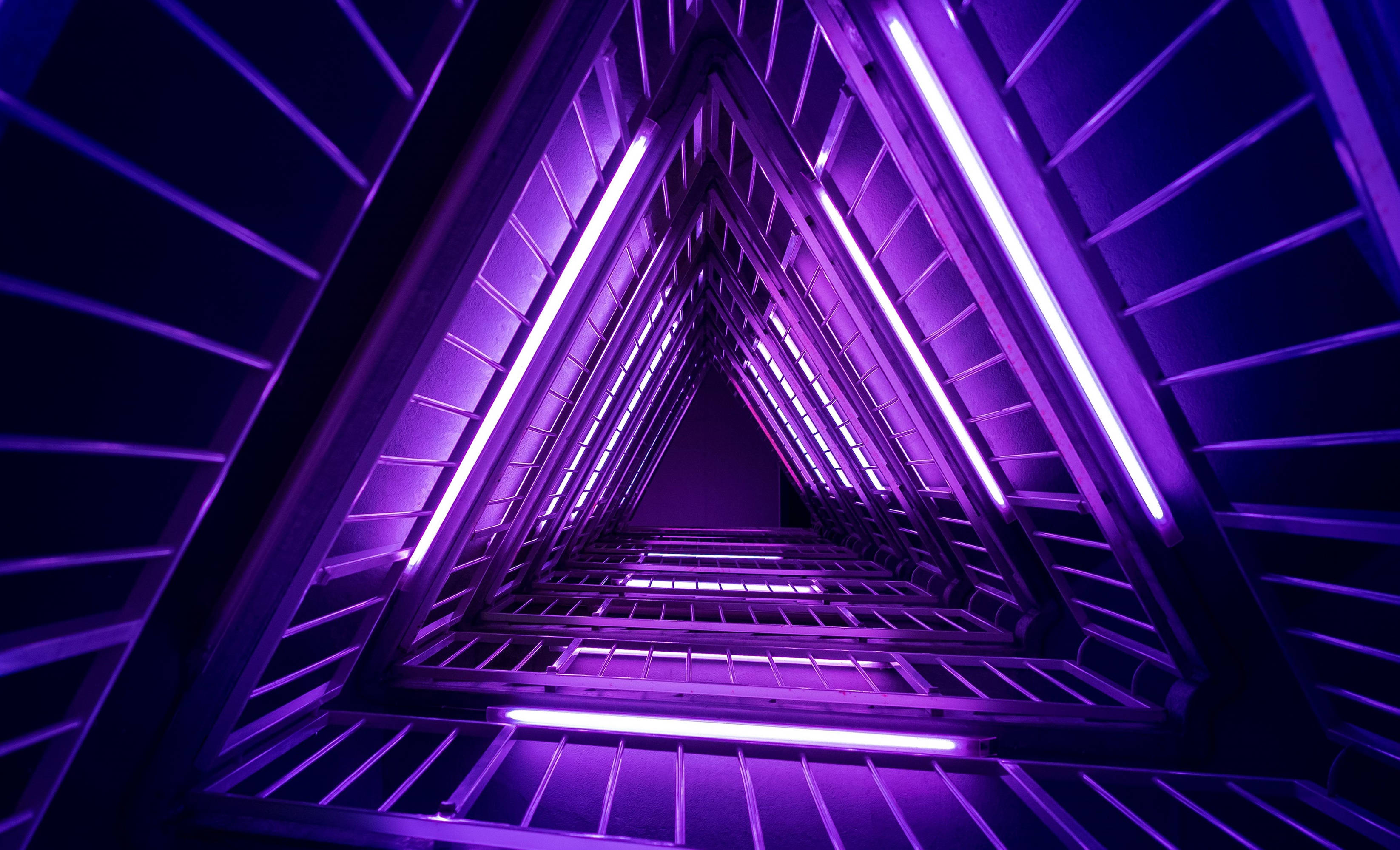 Neon Pers 4K Driehoekige Tonnel Muurpapier