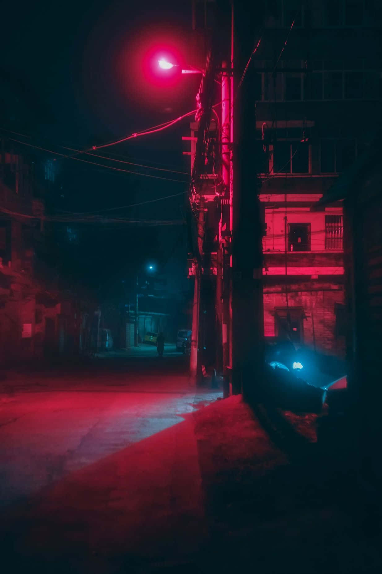 Neon Rooi Estetiese Lig wat 'n Straat Verlig Muurpapier