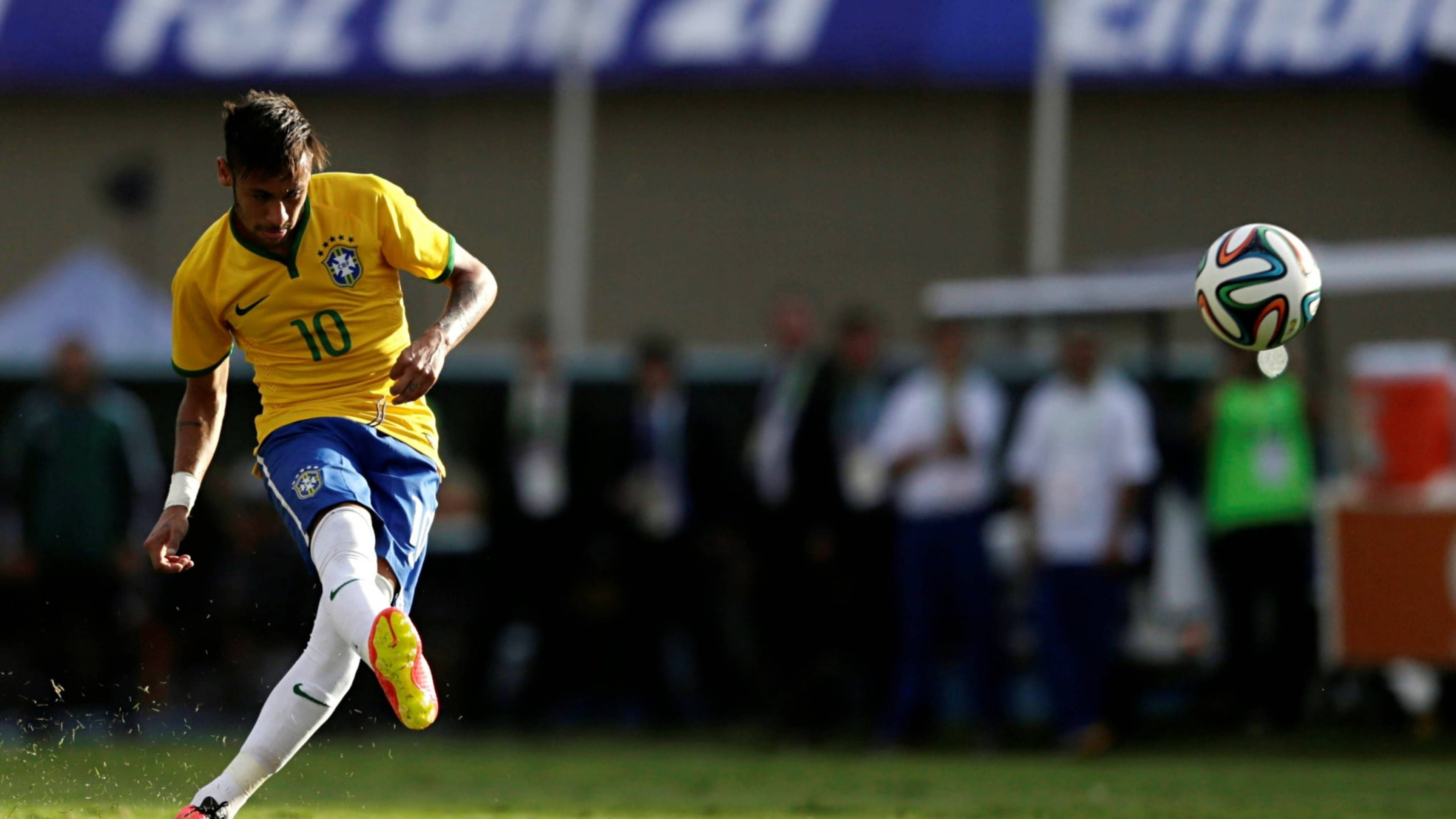 Neymar 4K Geskopte Bal Muurpapier