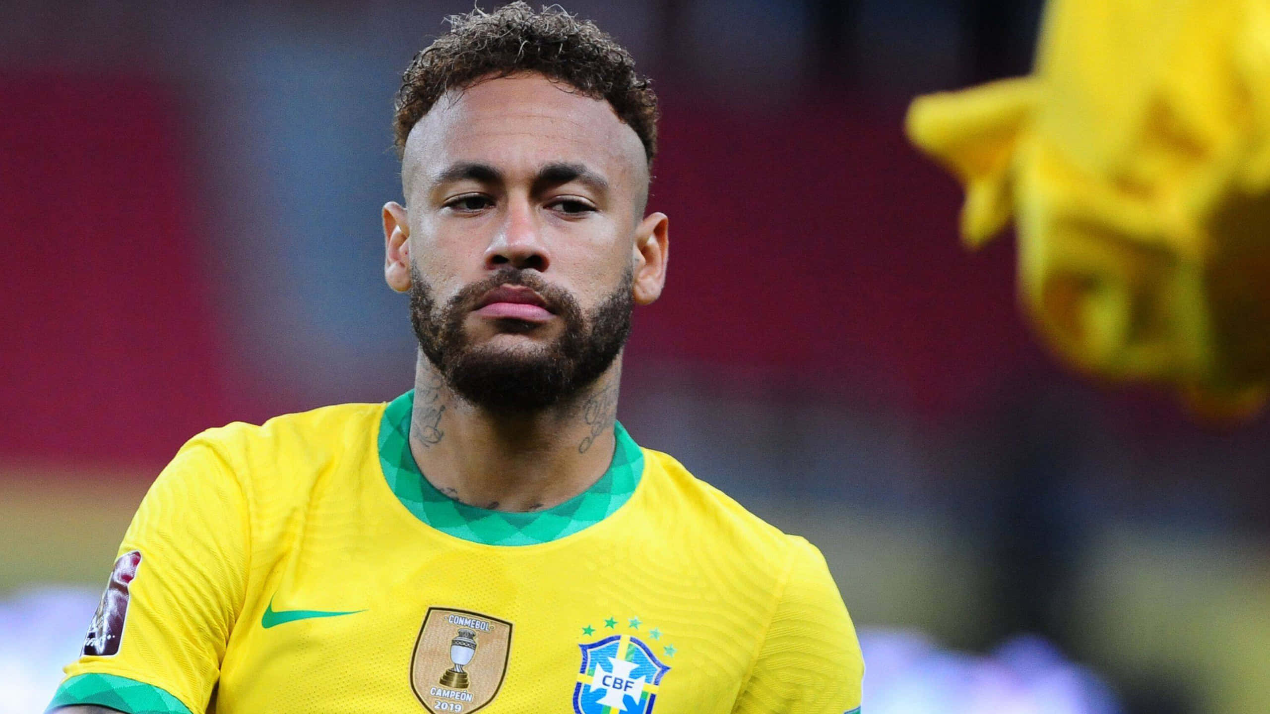 Neymar baan 'n pad op die sokkerveld Muurpapier
