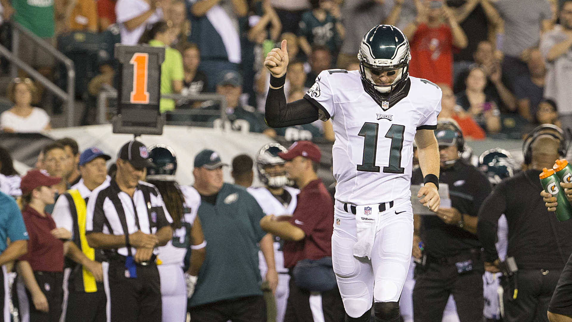 NFL Duim Op Carson Wentz Muurpapier