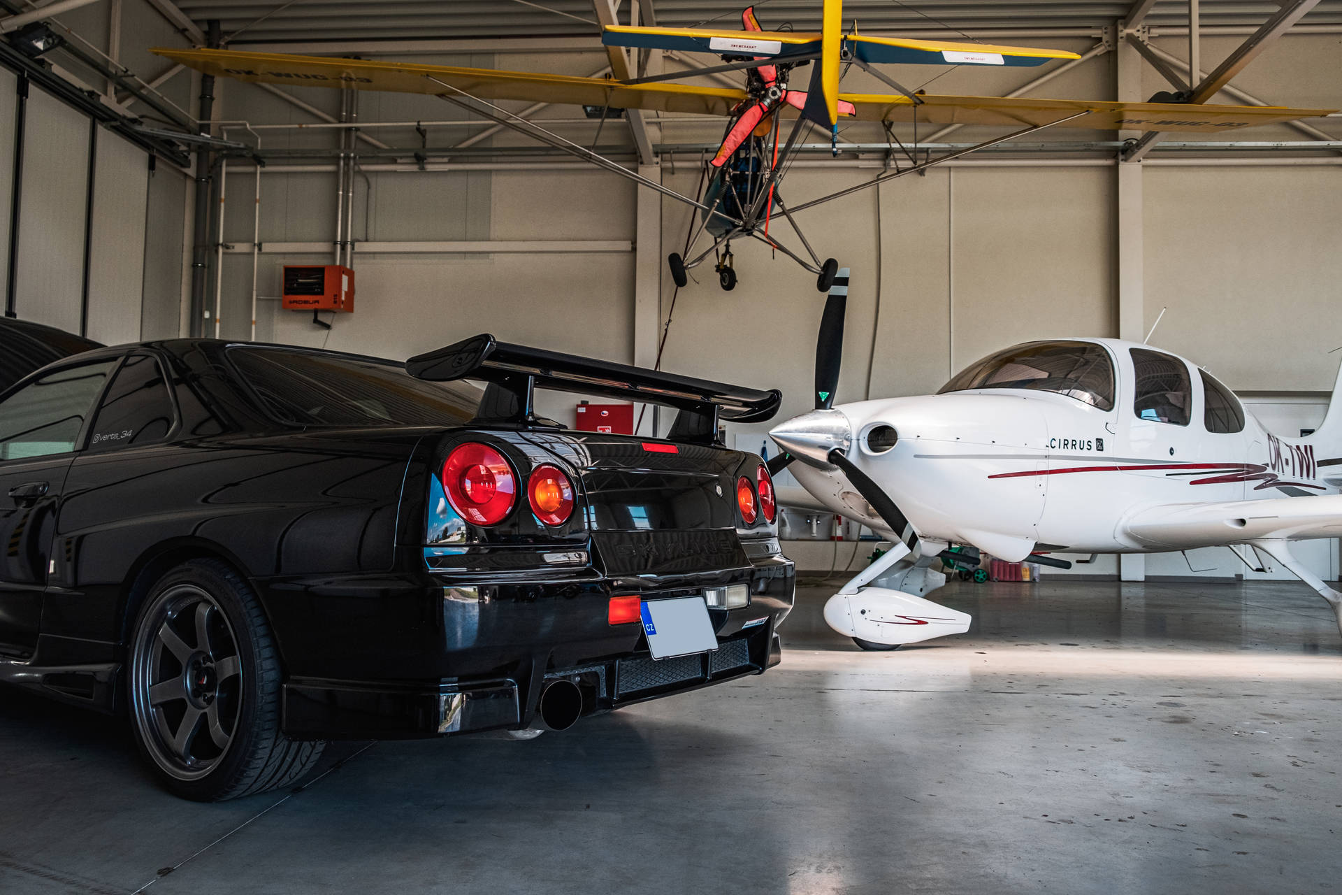 Nissan Skyline GTR R34 by 'n Hangar — Motor GIF Muurpapier