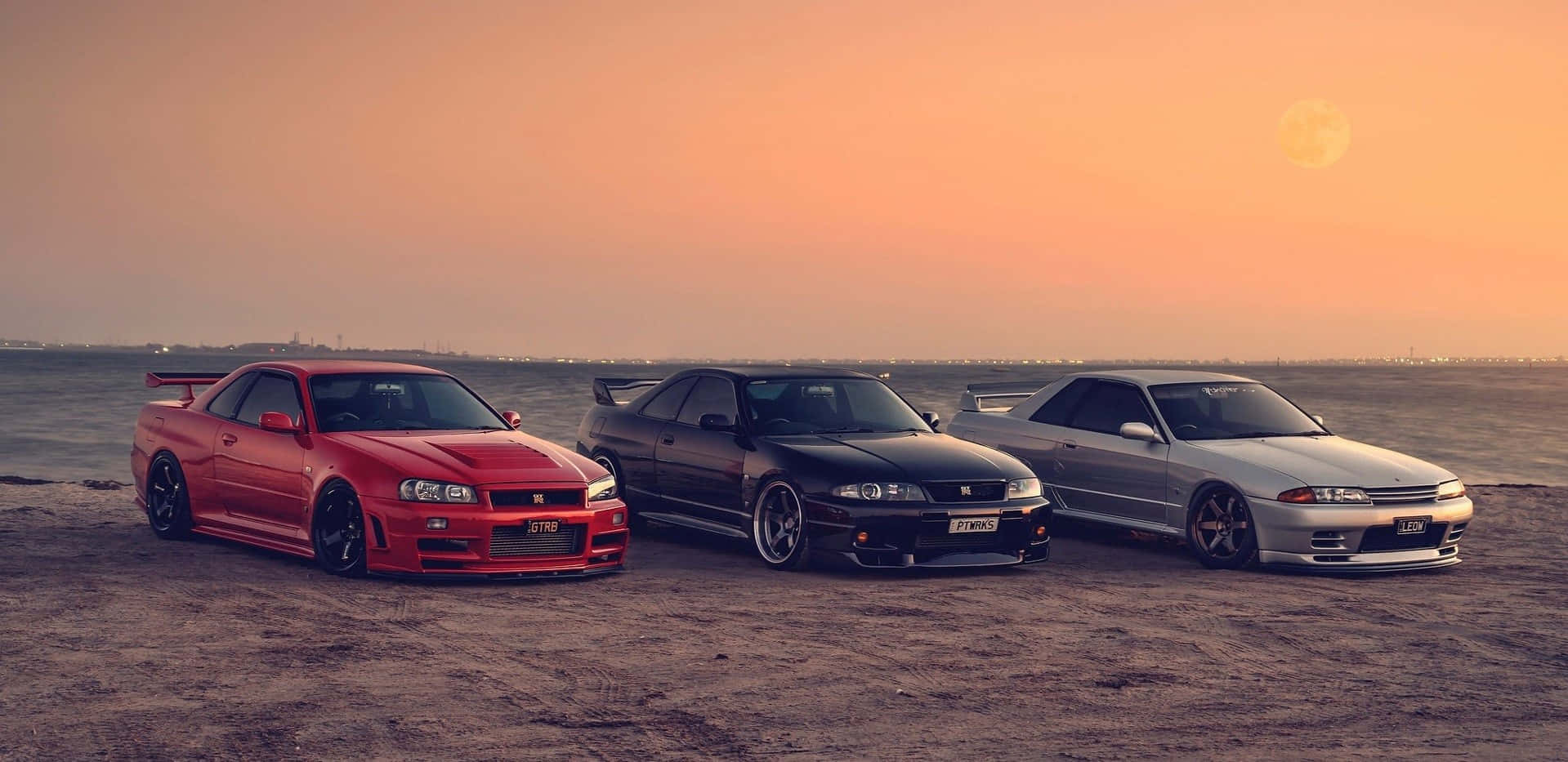 Nissan Skyline R33 GT-R Wag op sy Beurt om te Skyn Muurpapier