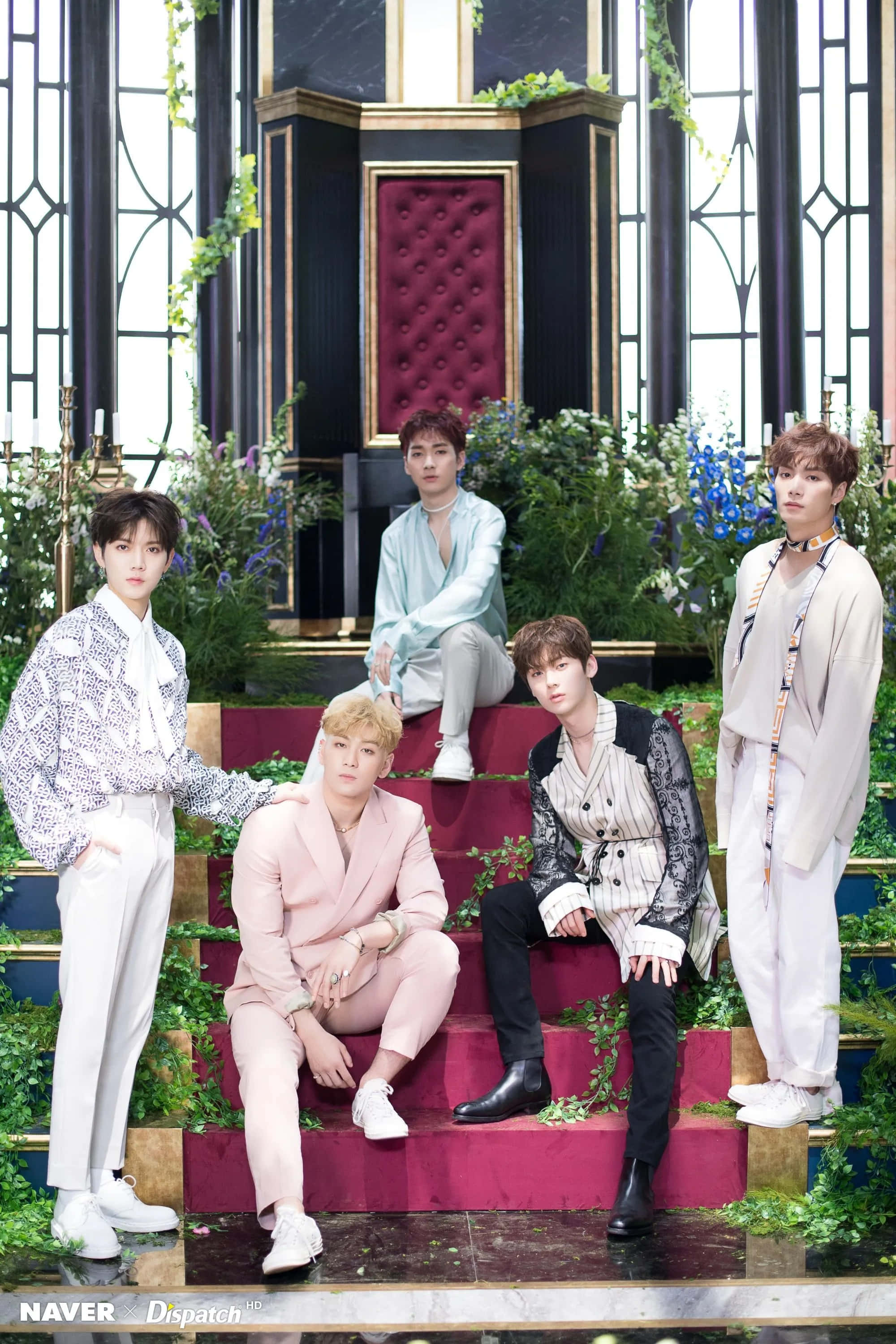 Nuest Kpop Seunsgroep Klassiek Muurpapier