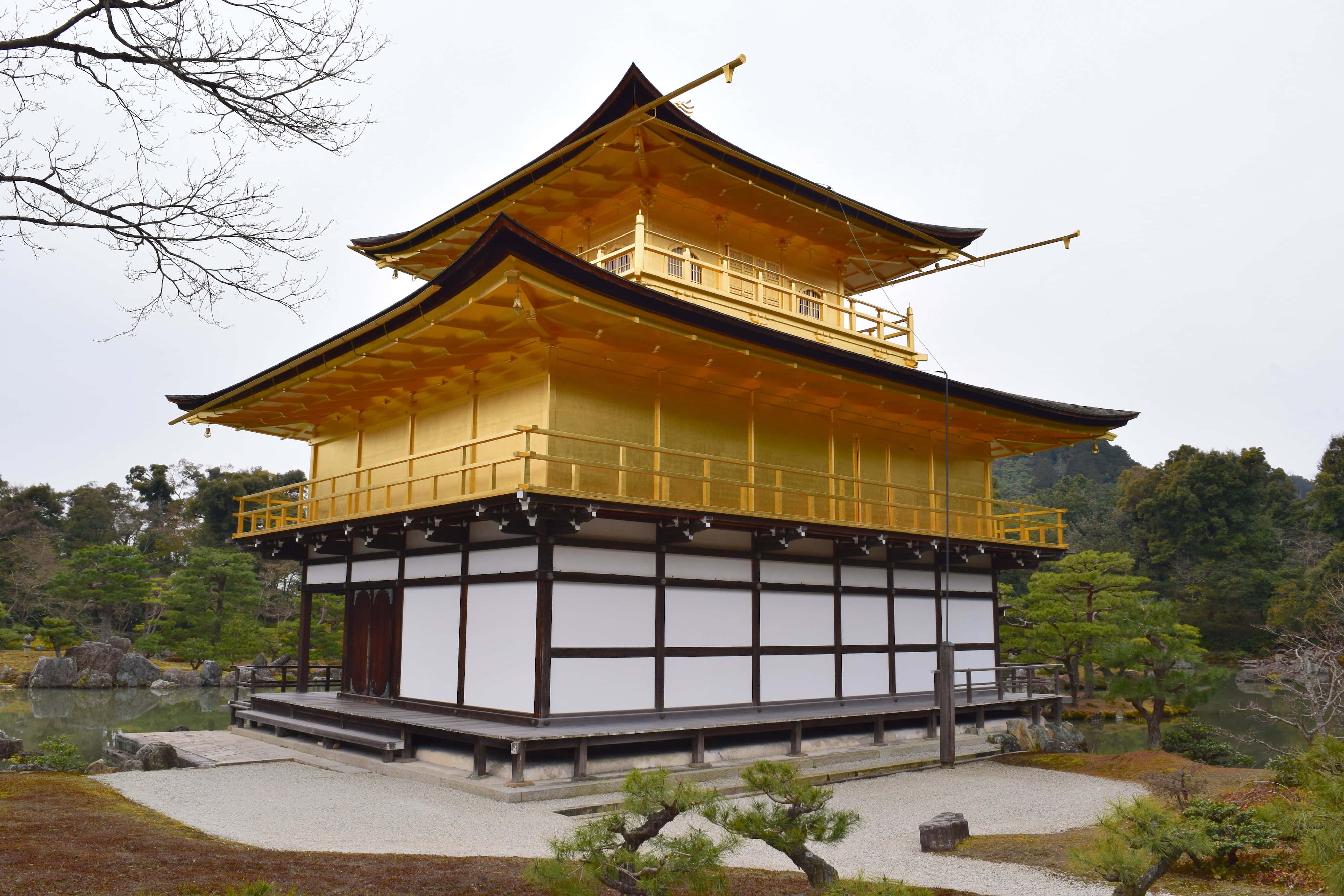 Onderskrif: Die Verligte Goue Paviljoen in Japan teen Skemer Muurpapier