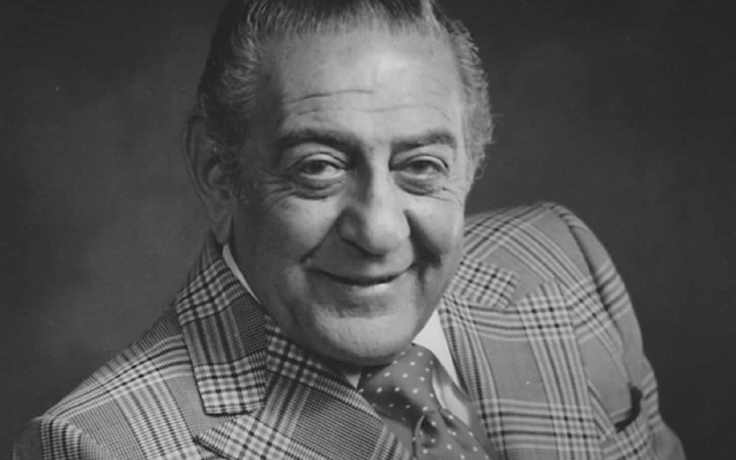 Onderskrif: Legendariese Musiekmeester - Guy Lombardo in Swart en Wit Muurpapier