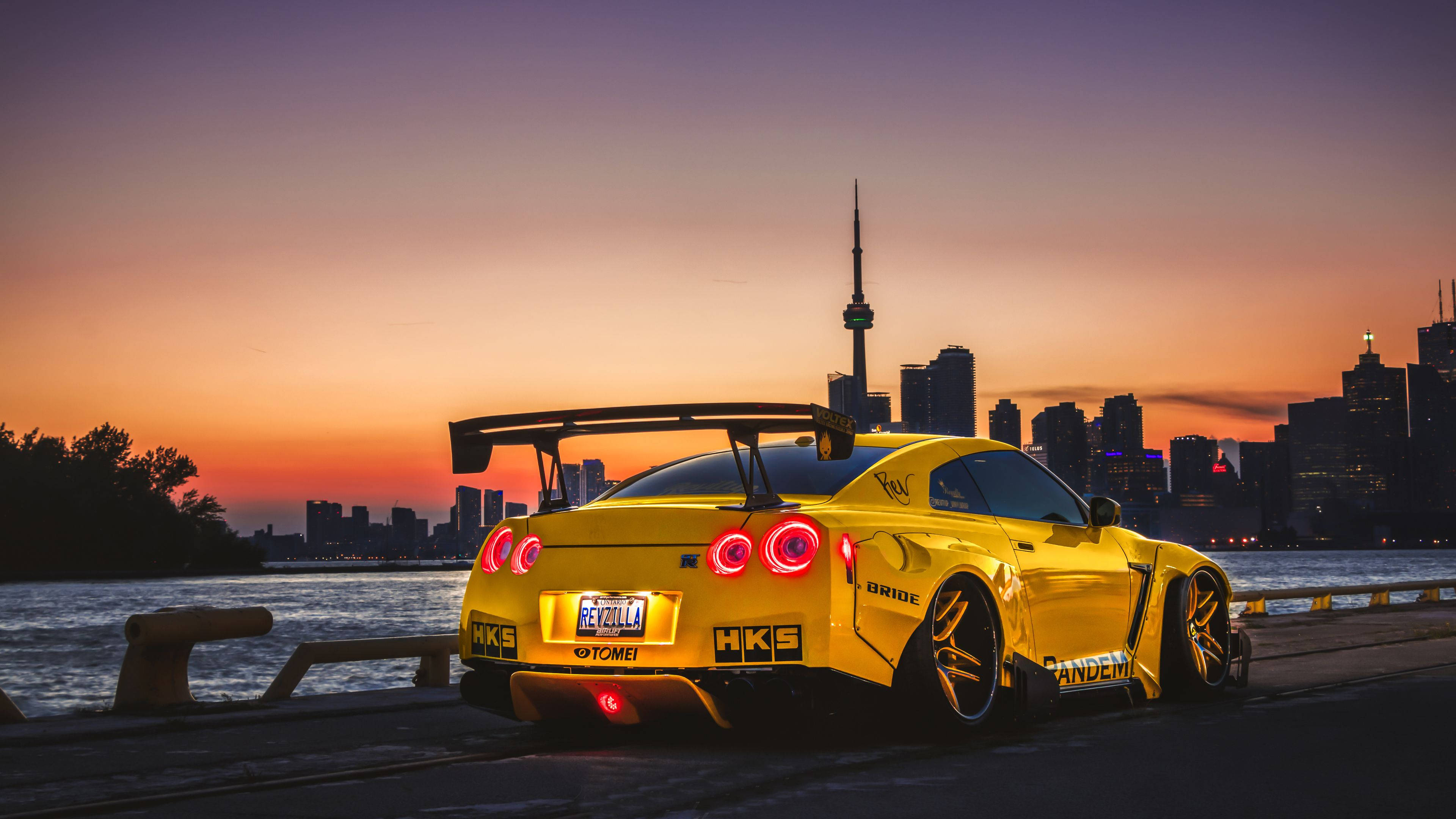Onderskrif: Majestueuse Geel Nissan GT-R in 4K Gehalte Muurpapier