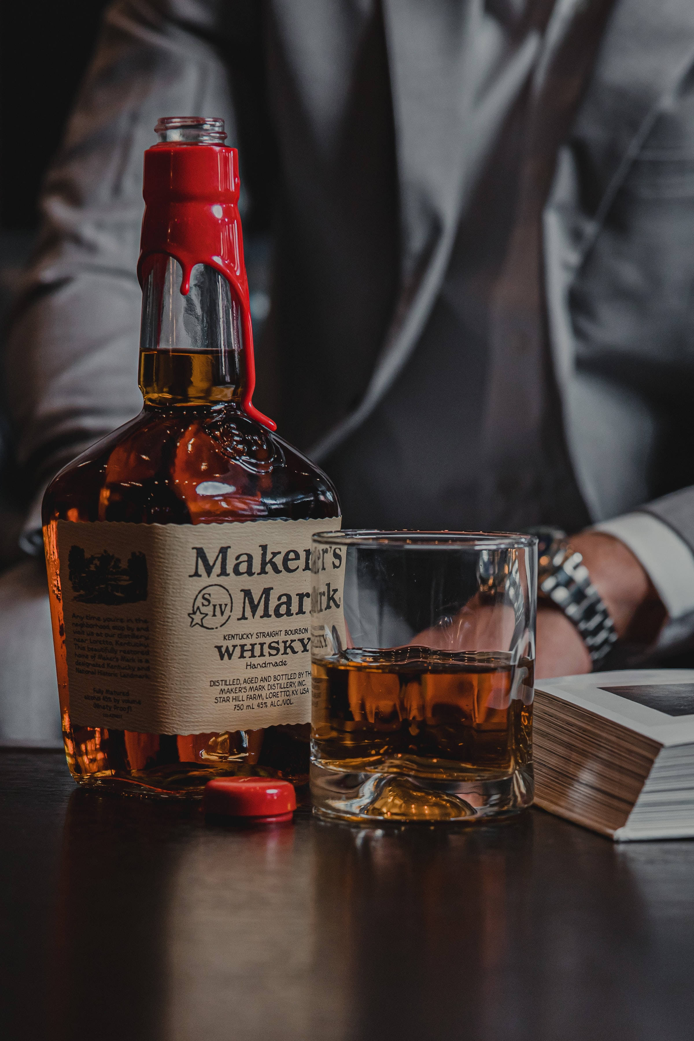 Onderskrif: 'n Smaak van Uitnemendheid - Maker's Mark Whiskey Muurpapier