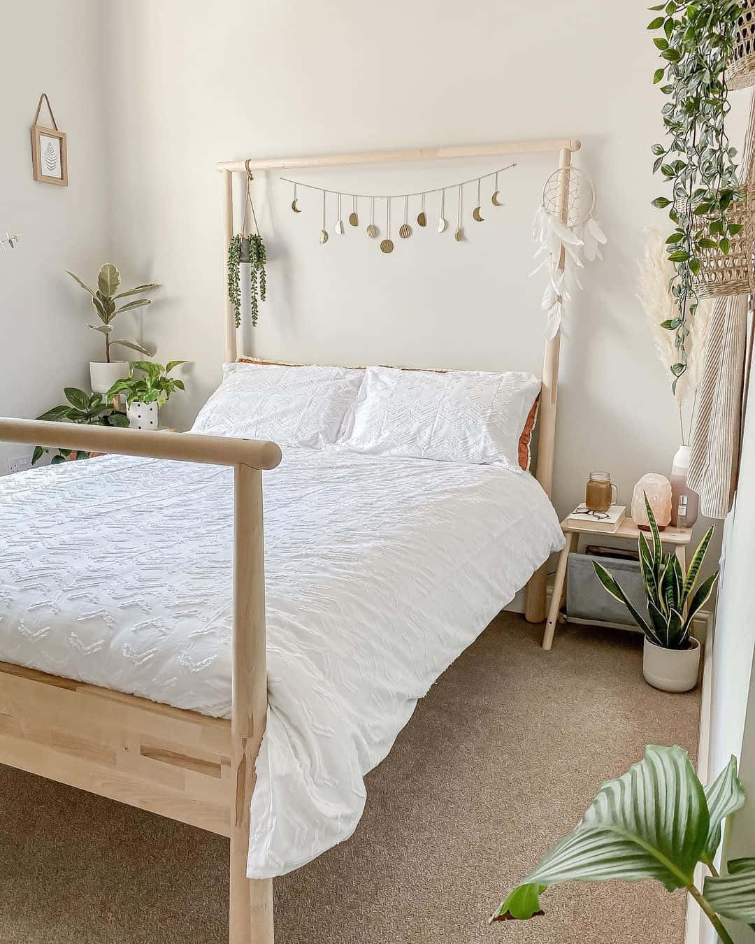 Ontdek die skoonheid van die lewe in Aesthetic White Muurpapier