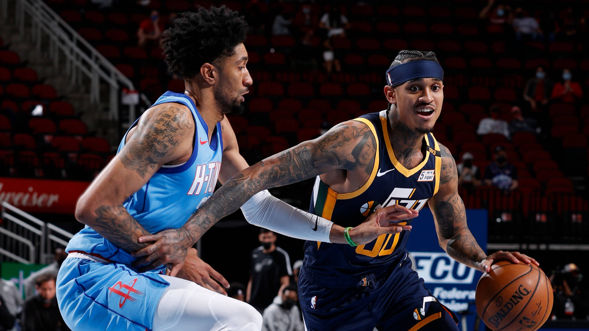Opvallende Basketbalspeler Jordan Clarkson Muurpapier