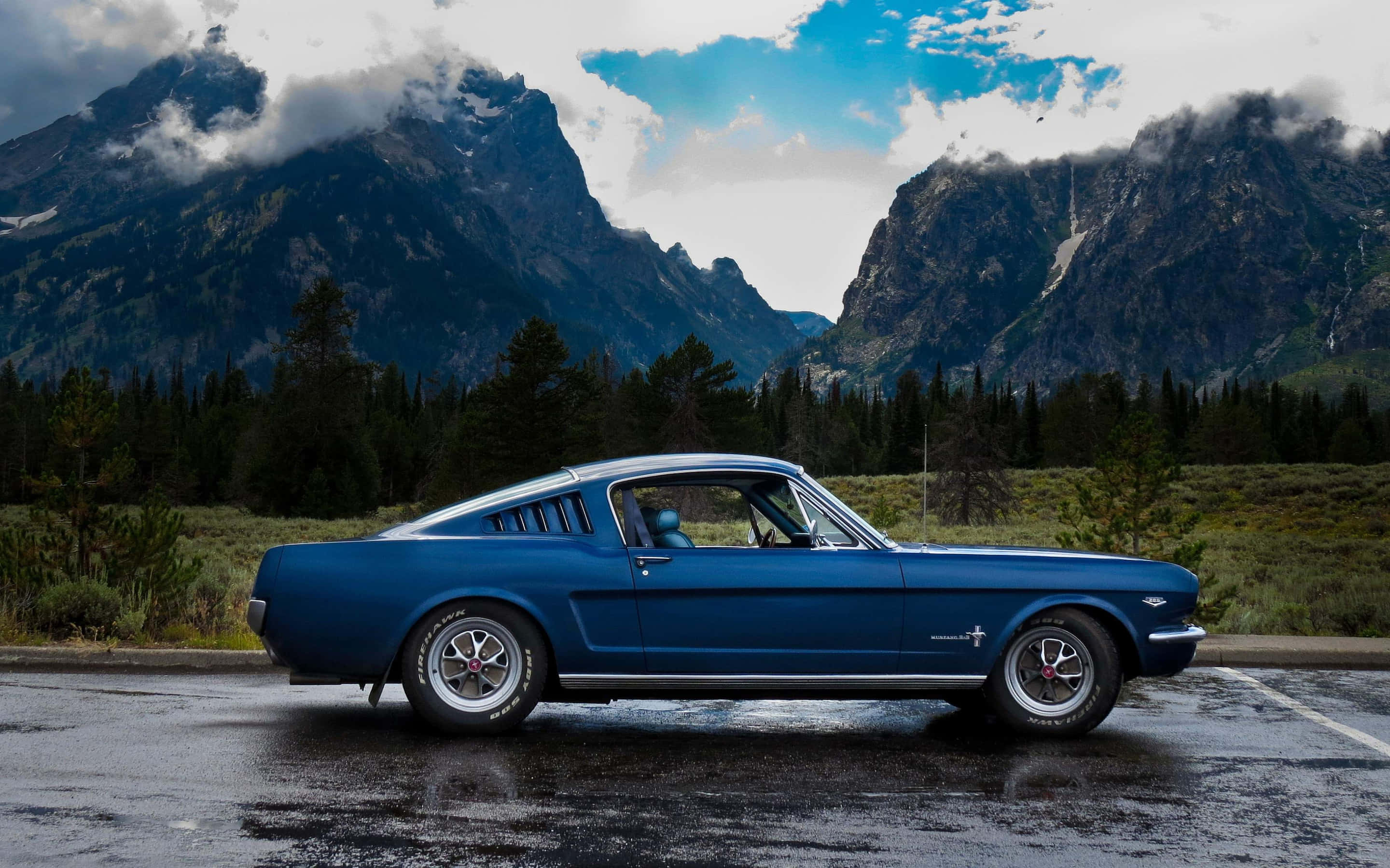 Opvallende Uitsig van 'n 1966 Ford Mustang Fastback Muurpapier