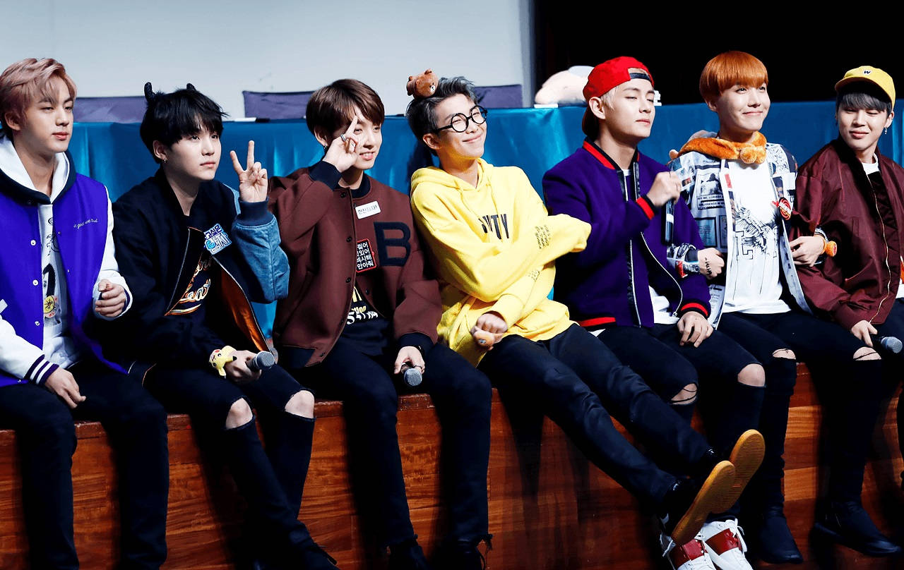 Oulike BTS by Aanhangerontmoeting Muurpapier