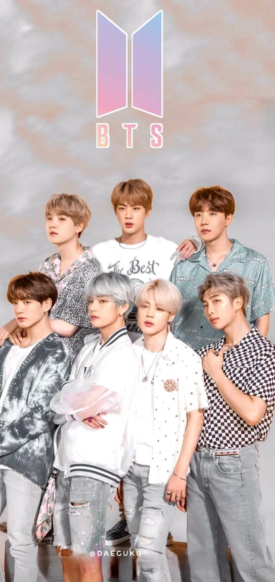 Oulike BTS-groep wat onder die BTS-logo poseer — Bts-logo GIF Muurpapier