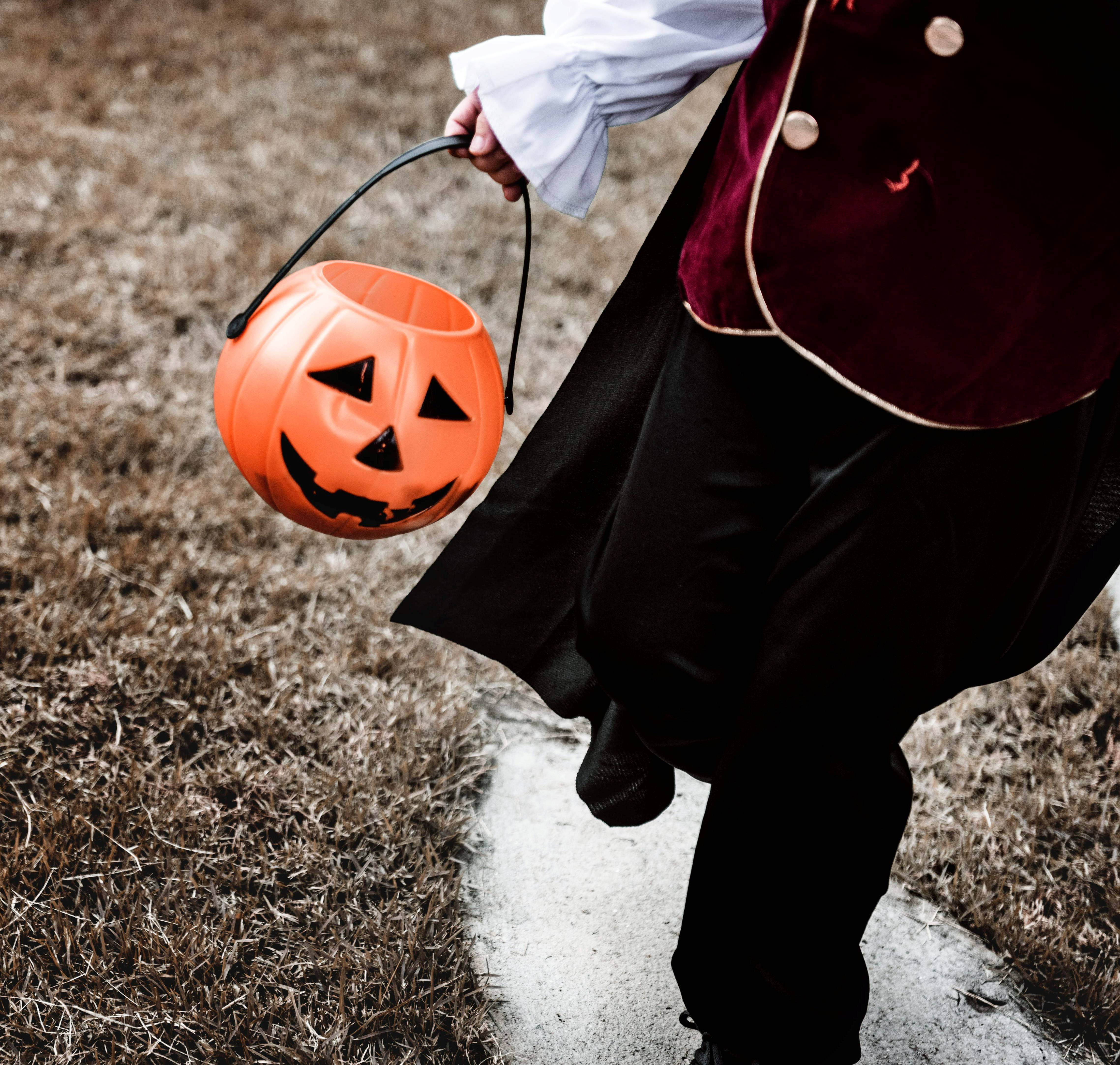 Oulike en Grieselige Halloween-lekkergoedmandjie Muurpapier
