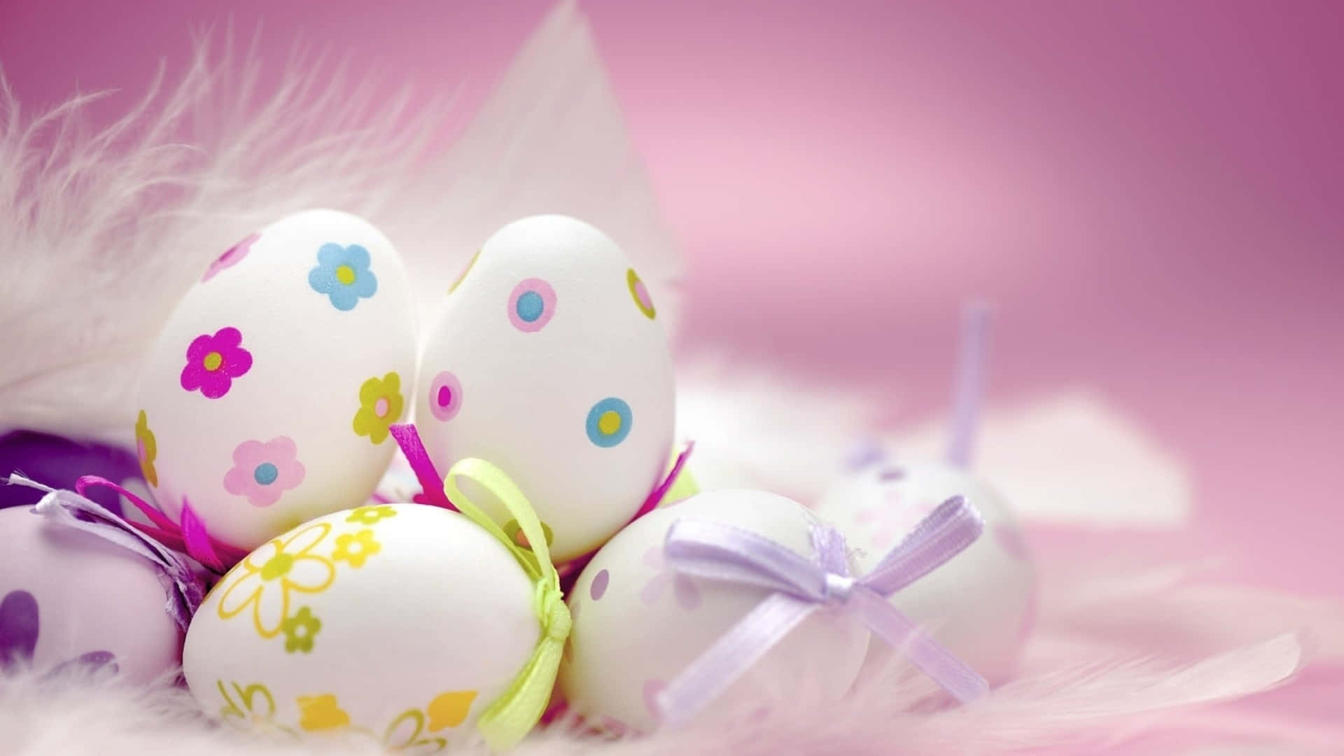 Oulike Paashaas met Kleurvolle Eiers in 'n Magiese Tuin Muurpapier
