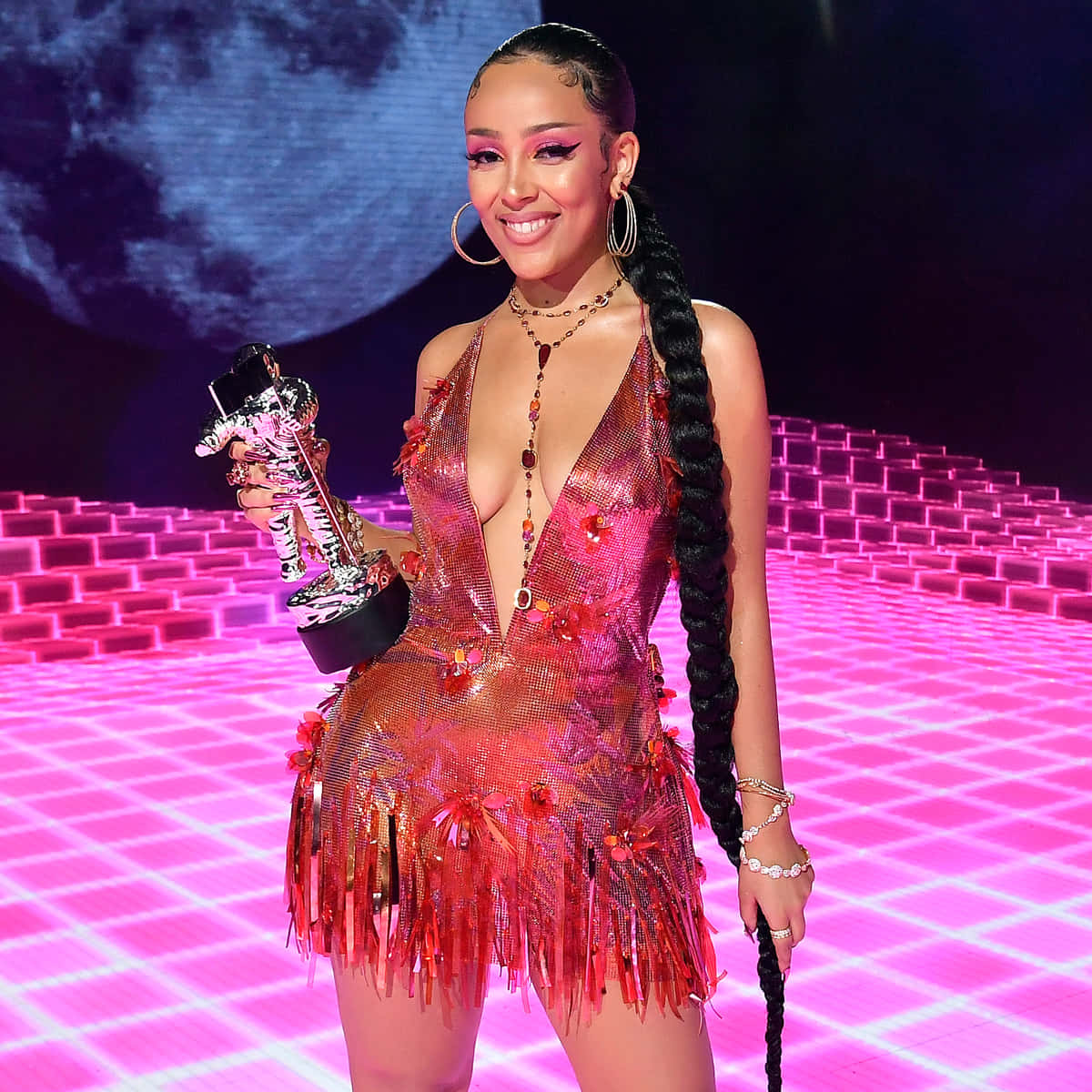 Pop-sensasie Doja Cat tree op Muurpapier