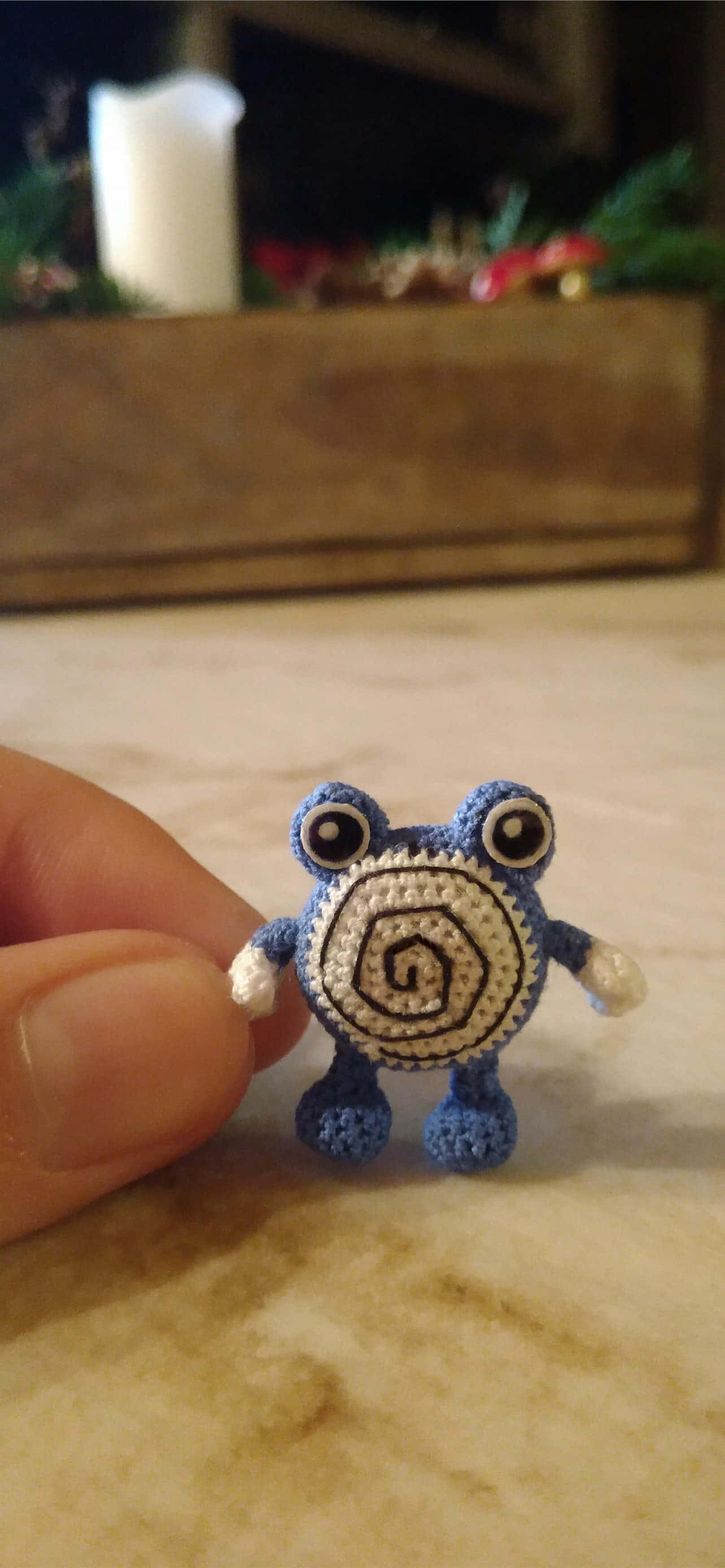 Spektakulêre Handgemaakte Hekelwerk Poliwhirl Pronkstuk Muurpapier