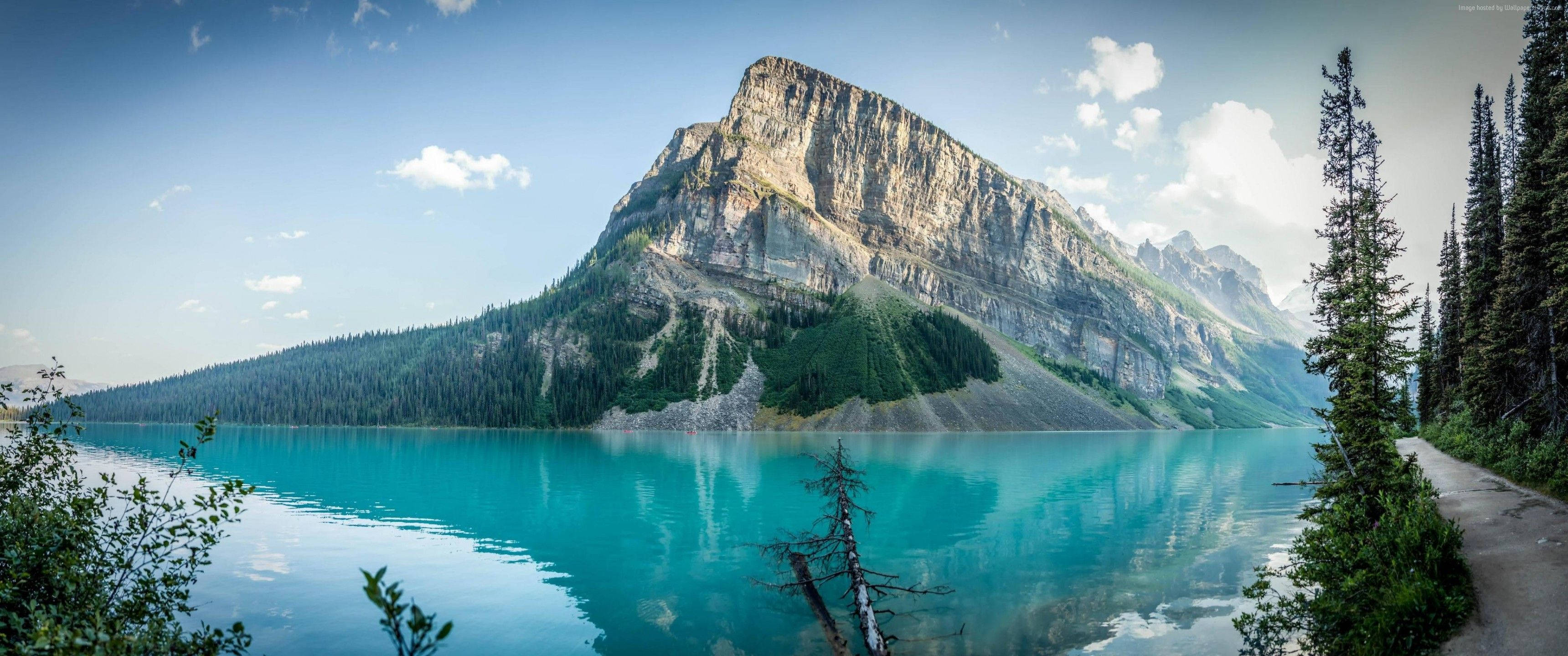 Pragtige uitsig oor Alberta-berg in 3440x1440-resolusie Muurpapier