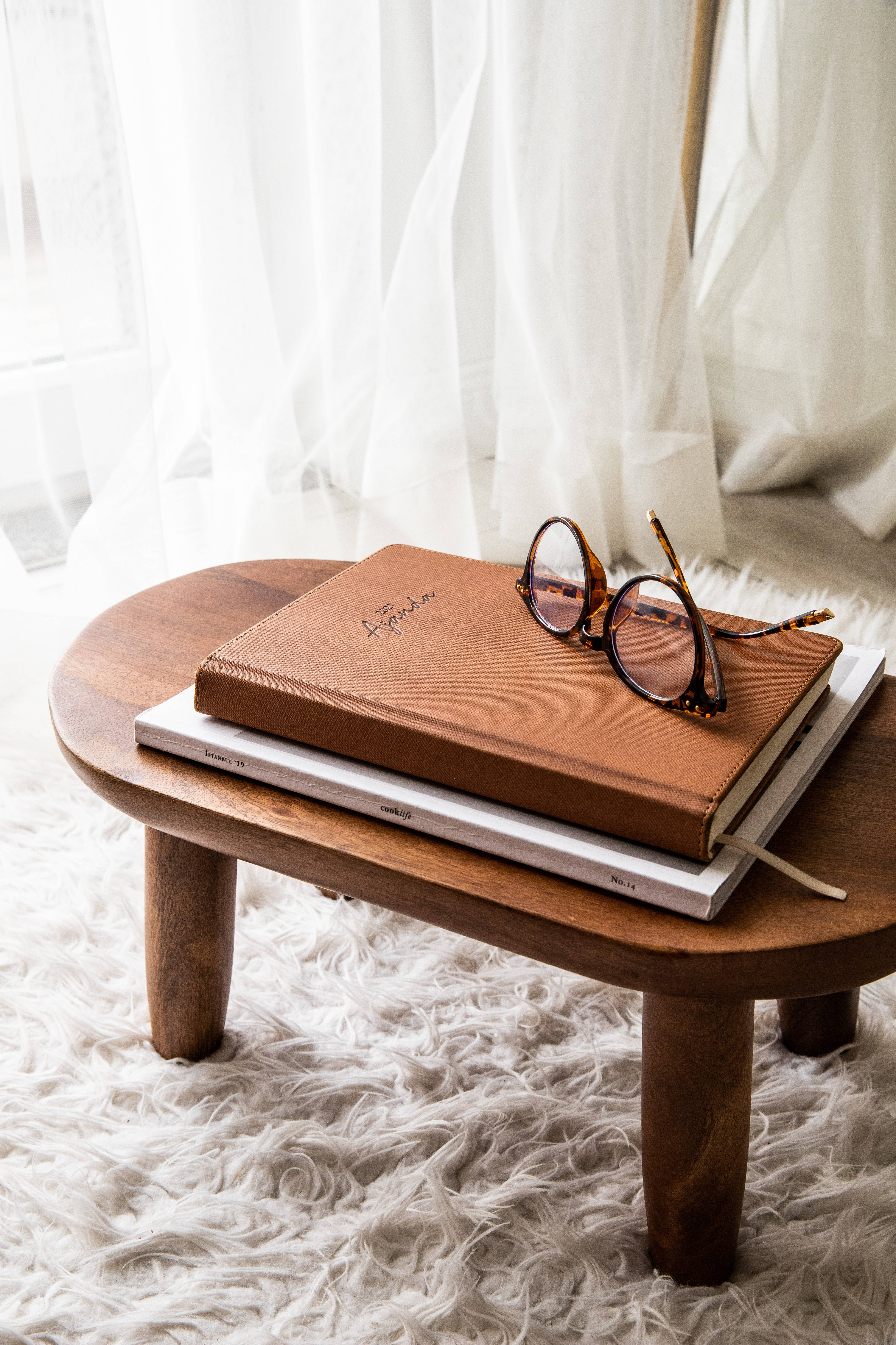 Preppy Estetiese Boeke Bril Muurpapier