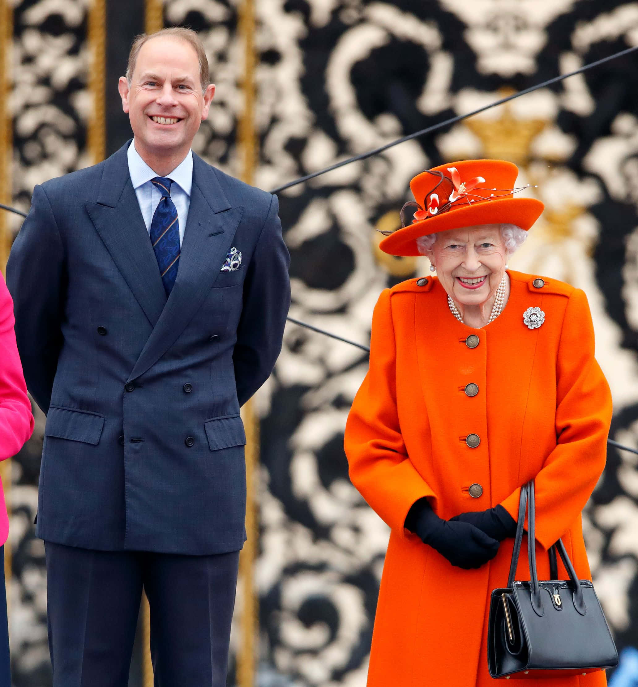 Prins Edward met Koningin Elizabeth II Muurpapier
