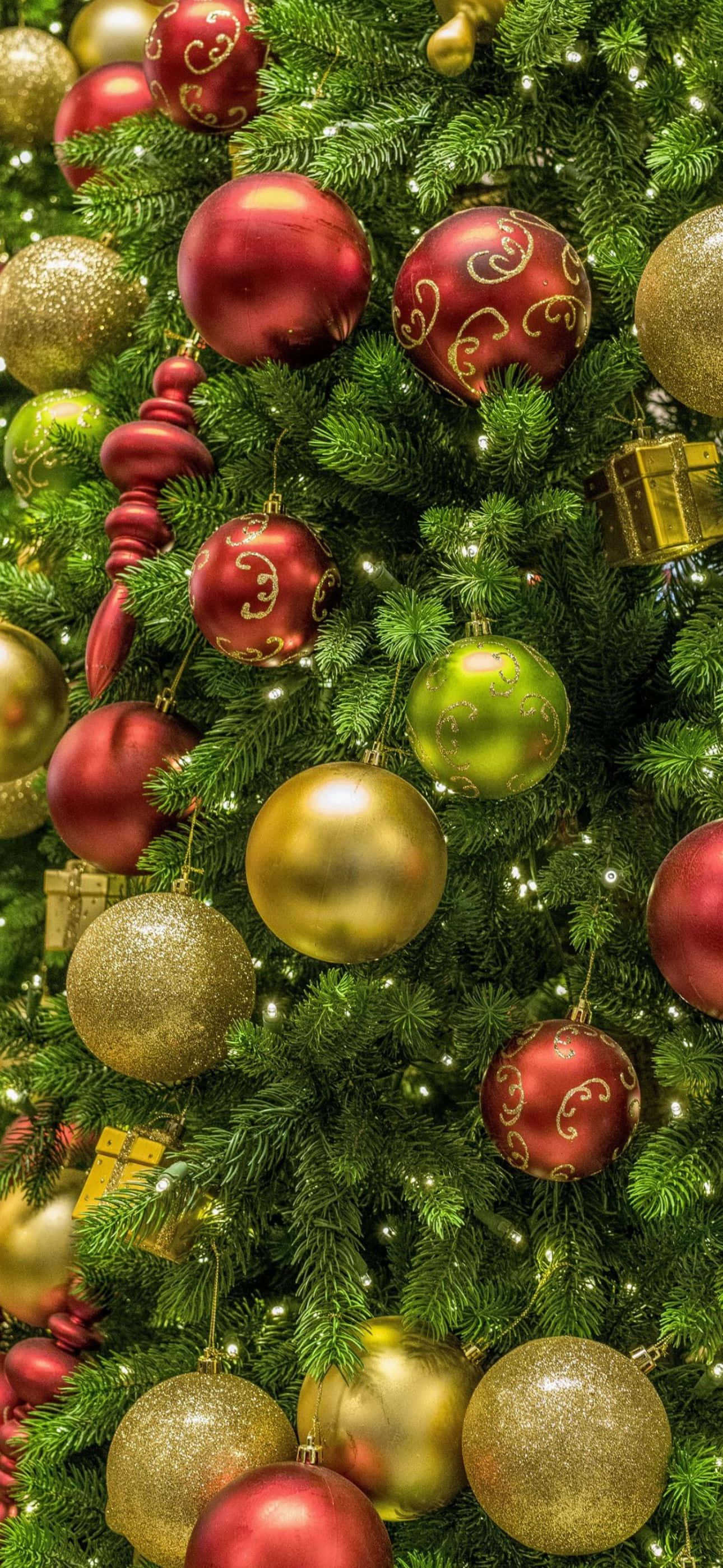 Raak in die vakansiebuie met hierdie feestelike Kersfees-tema iPhone-agtergrond. Muurpapier