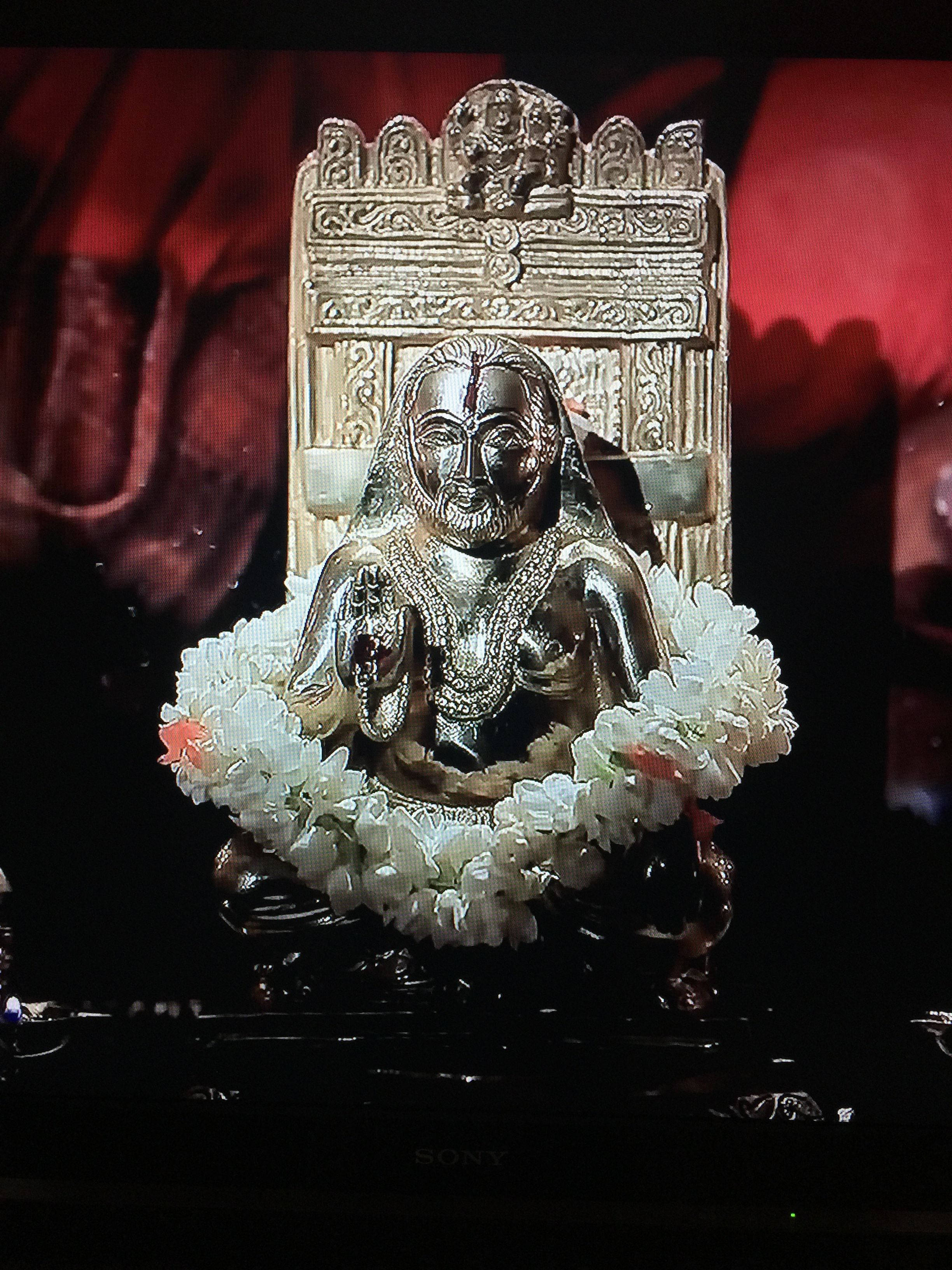 Raghavendra Silwer Estetiese Standbeeld Muurpapier