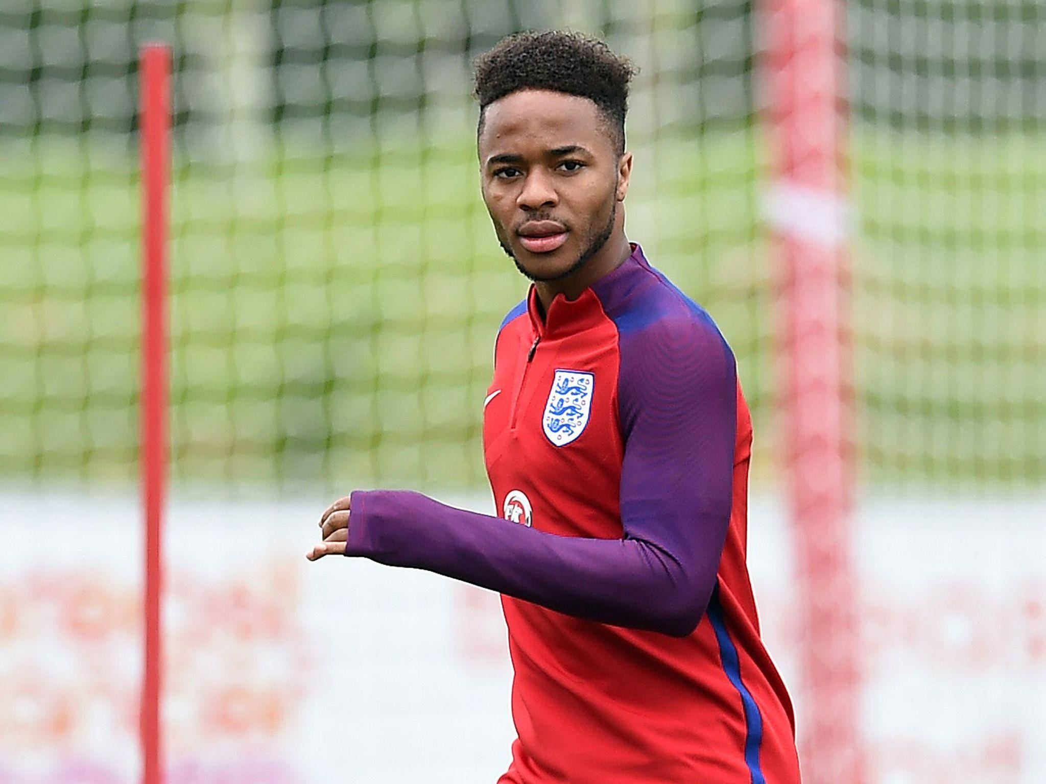 Raheem Sterling tydens oefening Muurpapier