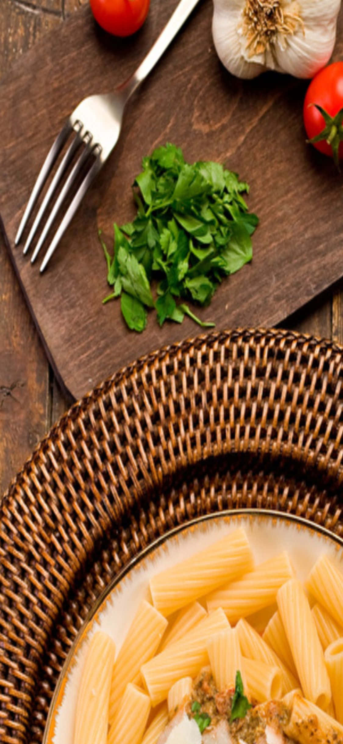 Rigatoni op Geweefde Mandbord iPhone X Pasta Agtergrond Muurpapier