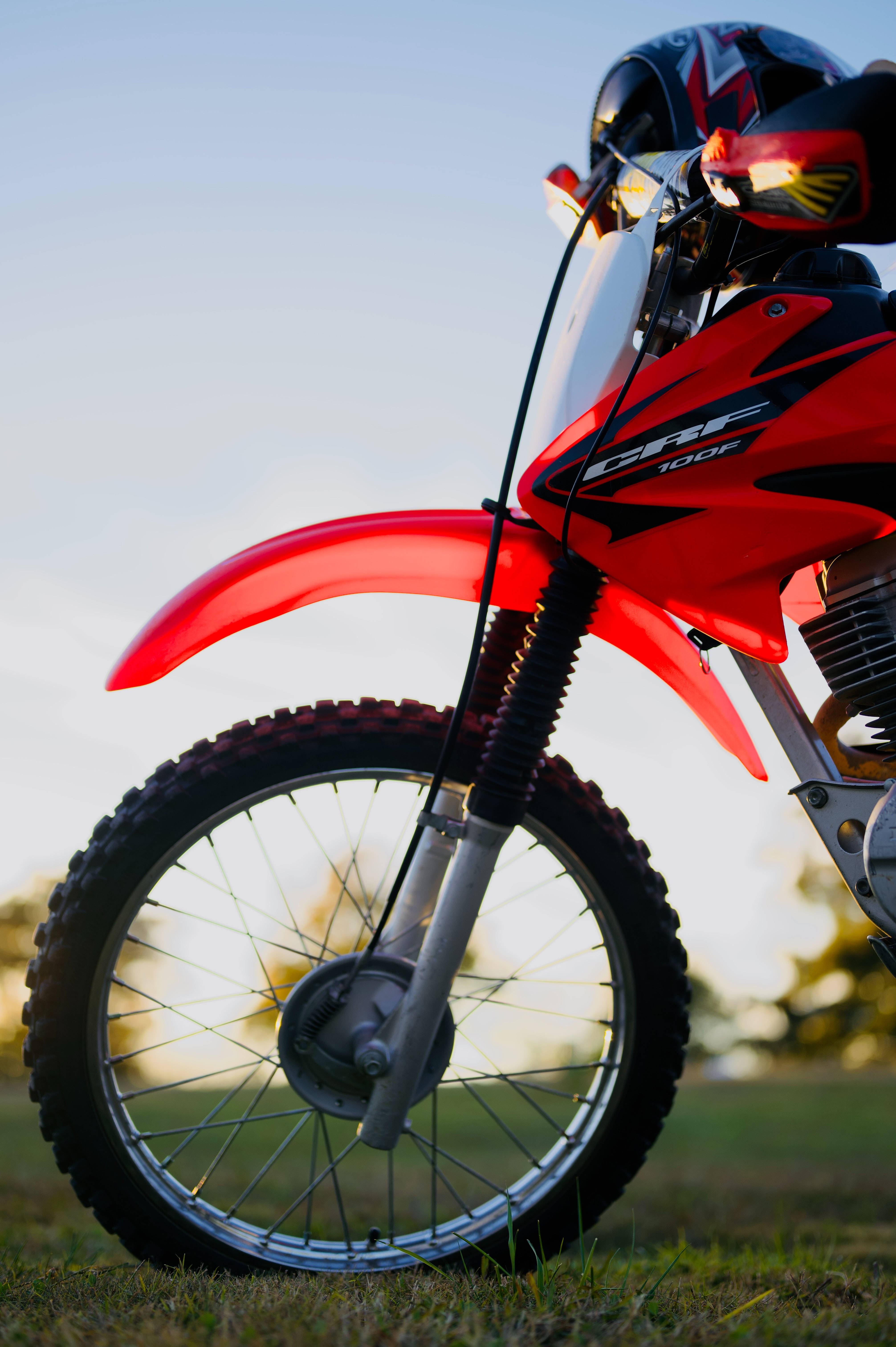 Rooi Fiets Honda CRF100 Muurpapier