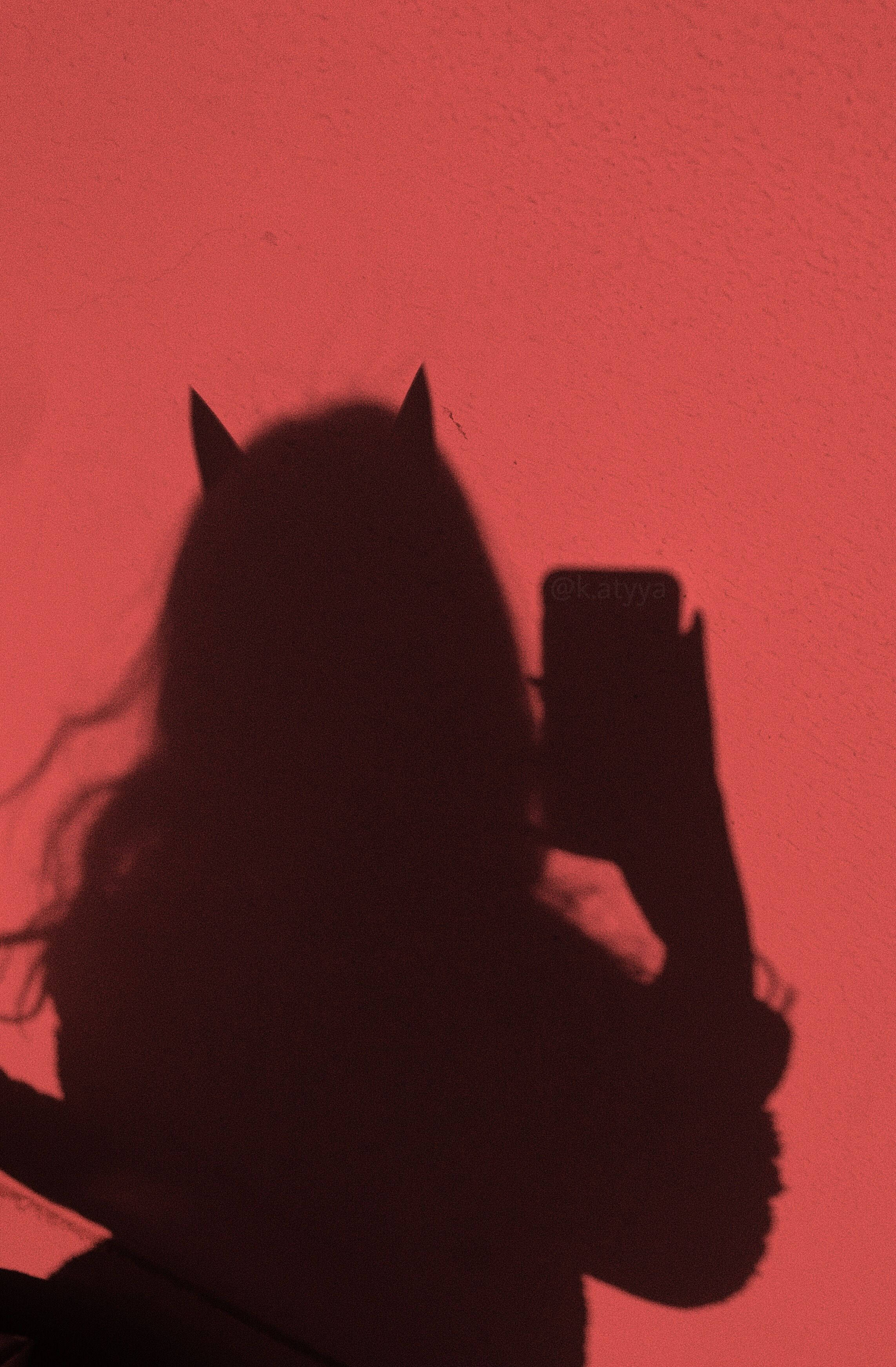 Rooi Silhouet Estetiese Meisie Muurpapier